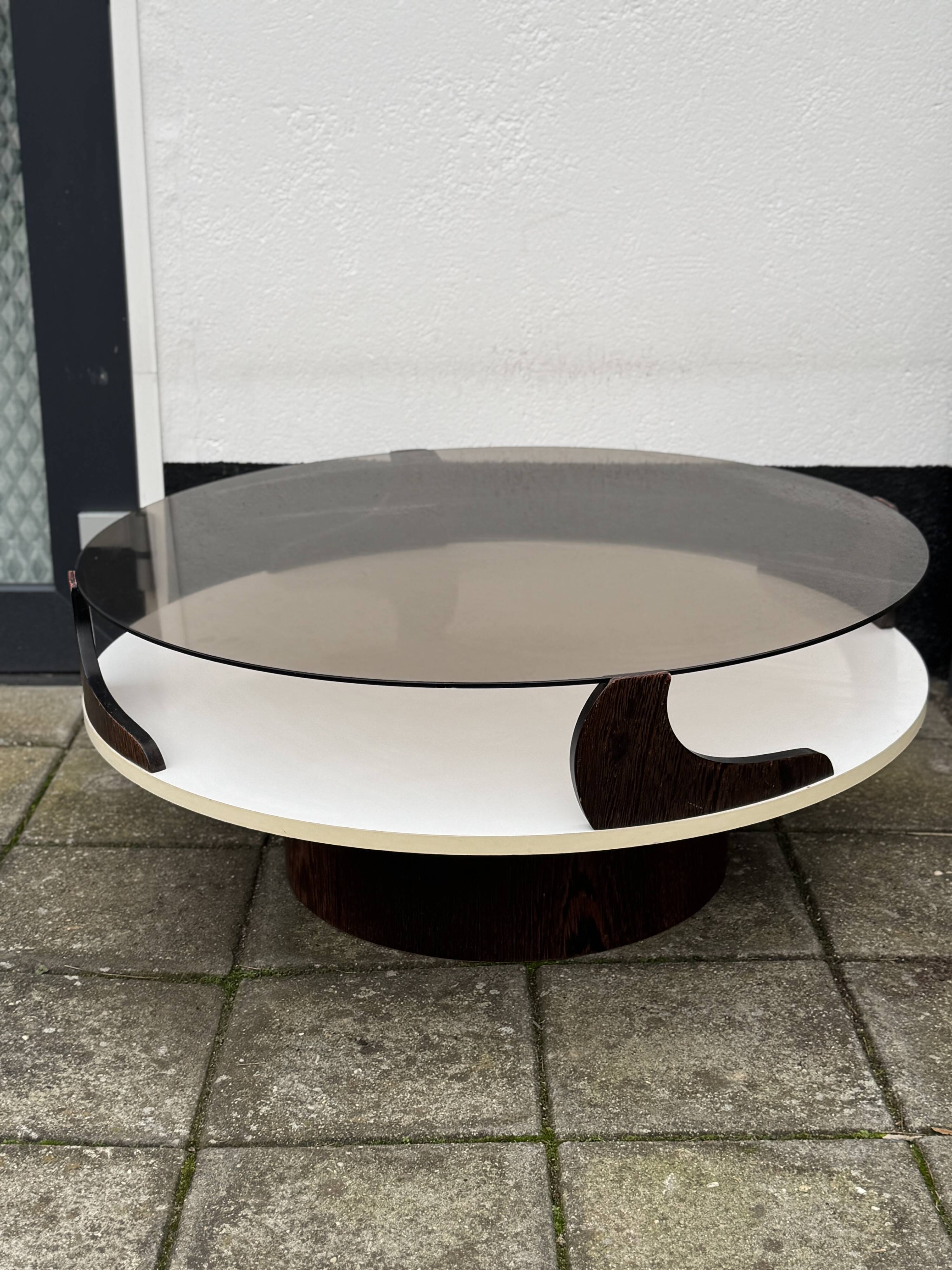 Table basse ronde de l'ère spatiale