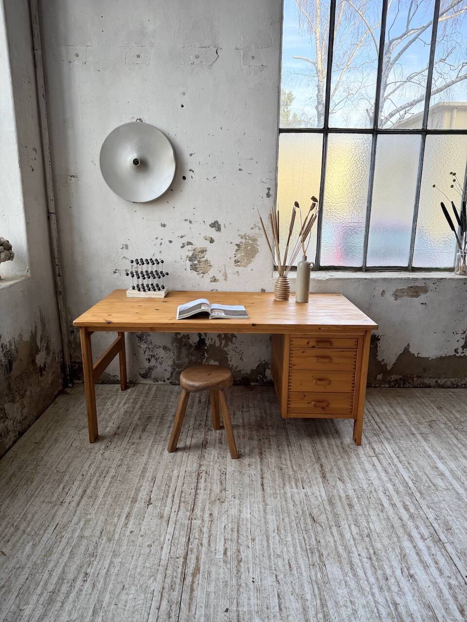 Bureau pin suédois style aperldoon 1970