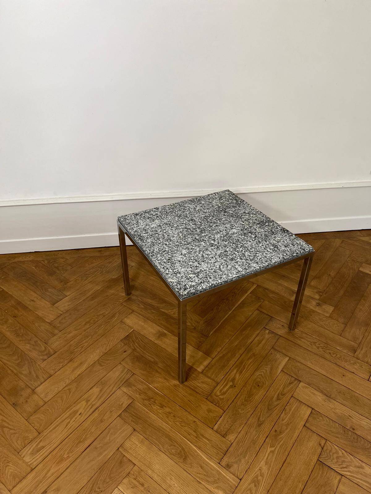 Table basse carré acier chromé et marbre, design année 1970