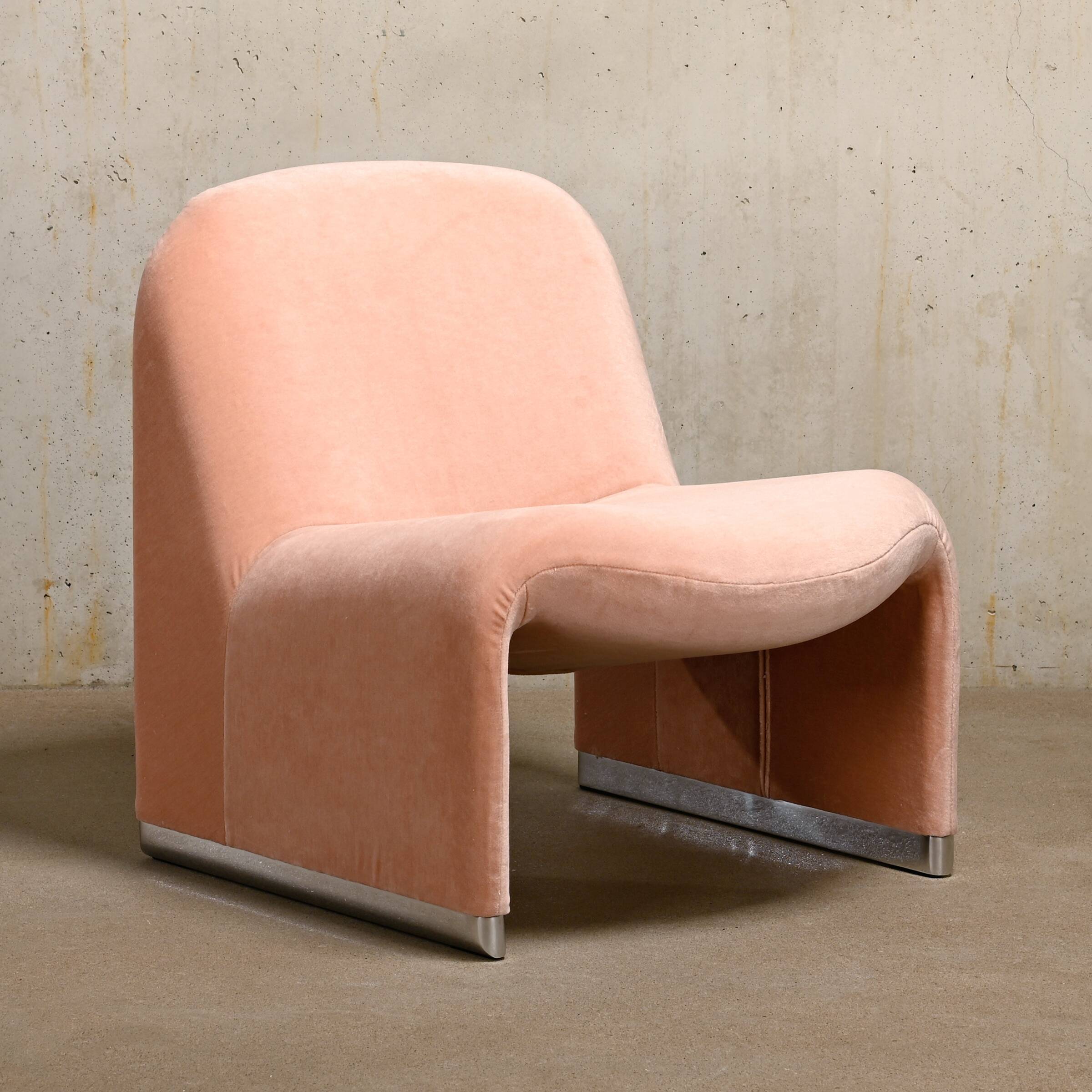 Giancarlo Piretti Alky Lounge Chair in Pink Velvet (Rose Dust) Fabric for Anonima Castelli