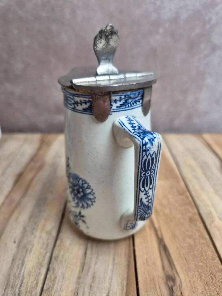 Pair of antique milk jugs Boch Frères Keramis – Saxe model