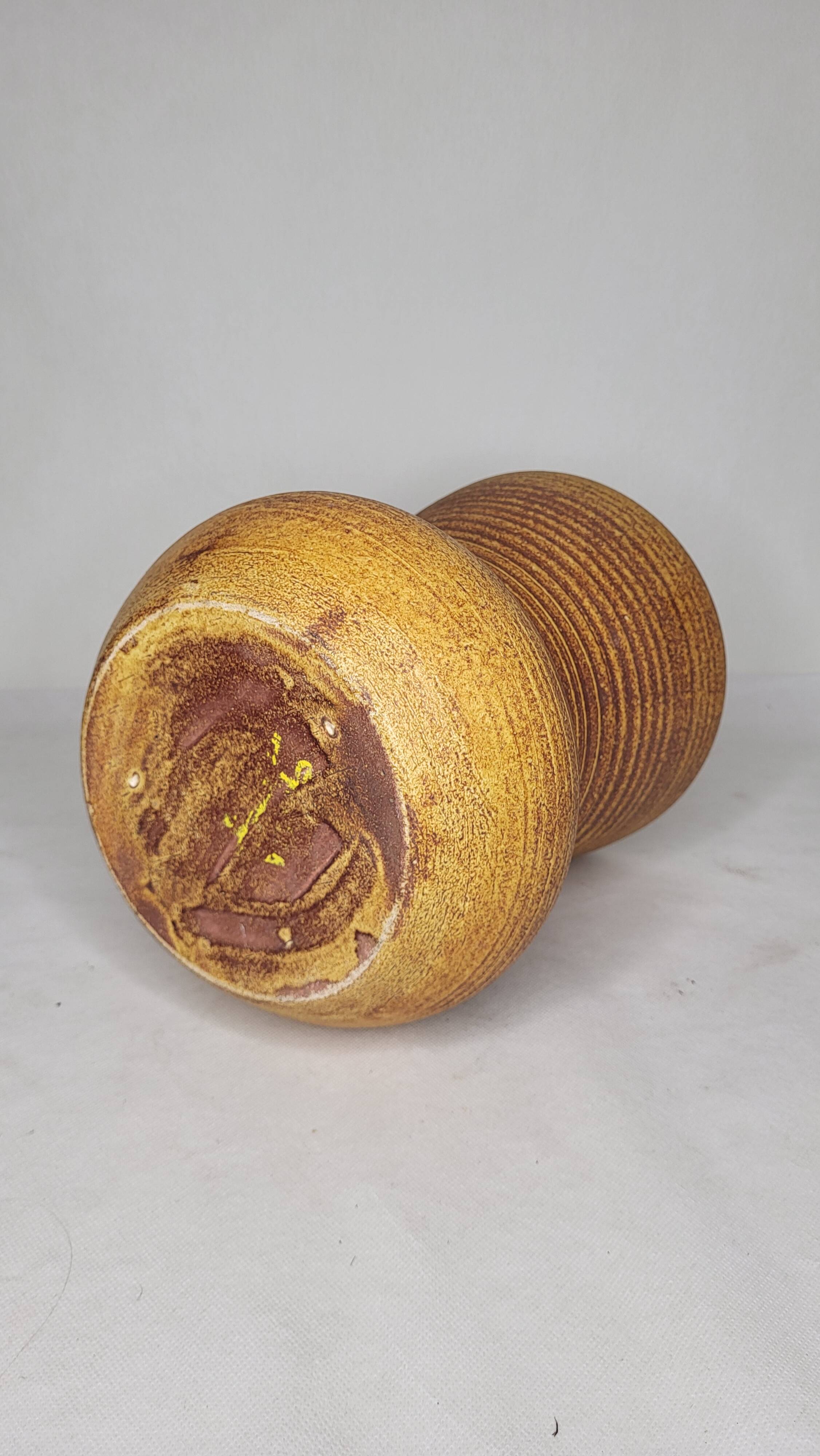 Accolay ceramic vase