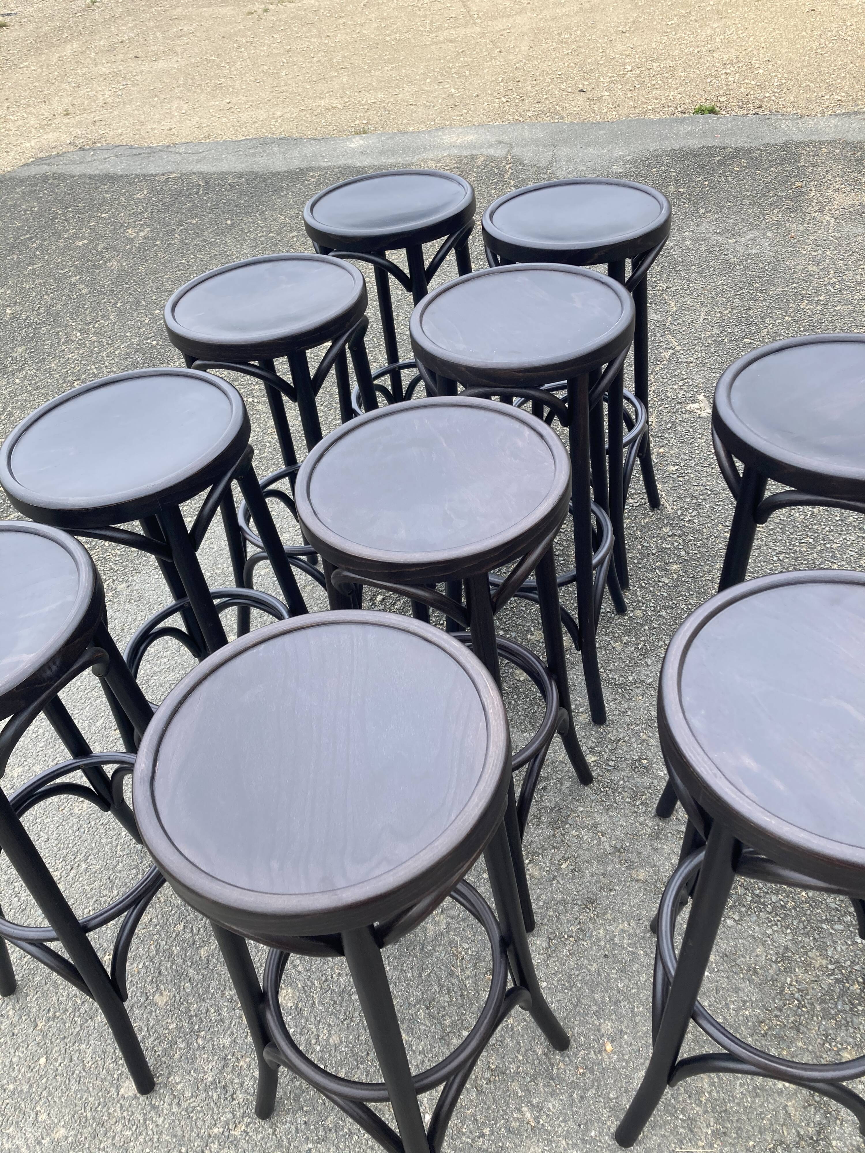 Set of 10 bar stools