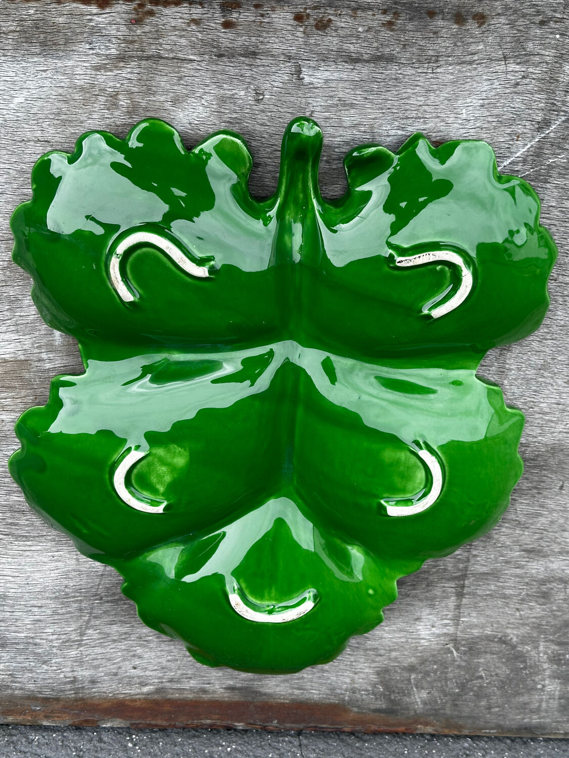 Green Ceramic Hors d'Oeuvres Dish in Leaf Shape, Art Deco Period