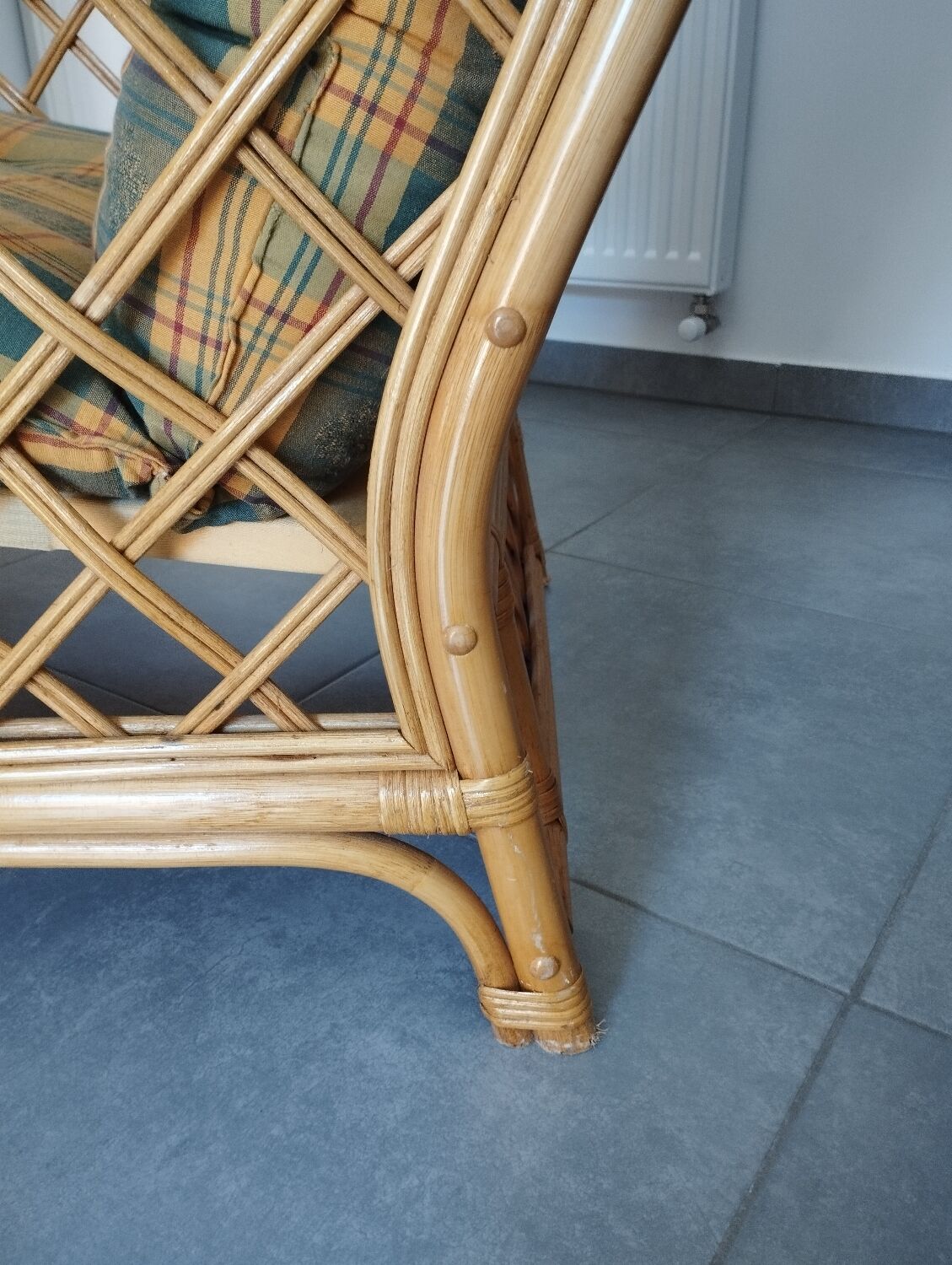 Vintage armchair in bamboo and rattan with a tartan pattern.