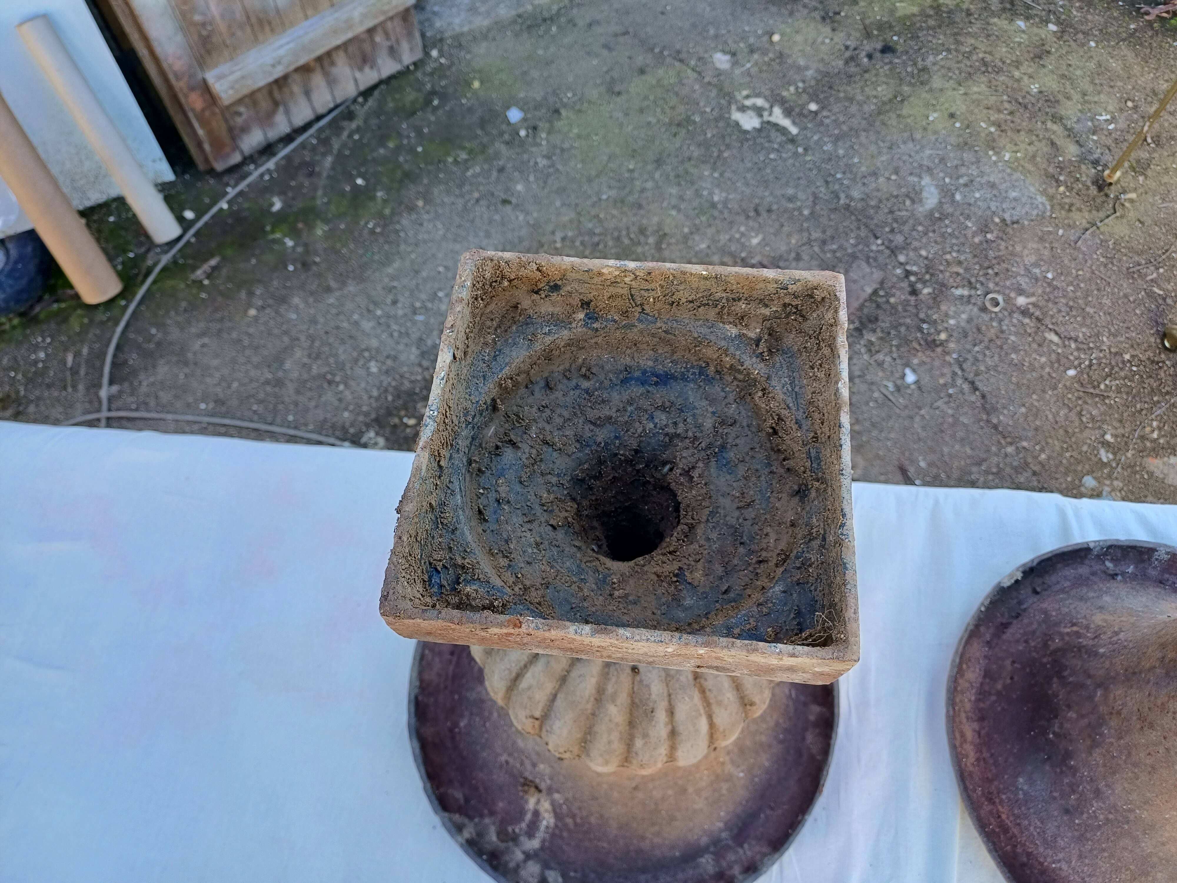 Paire de Vases Médicis Fonte 19 ème