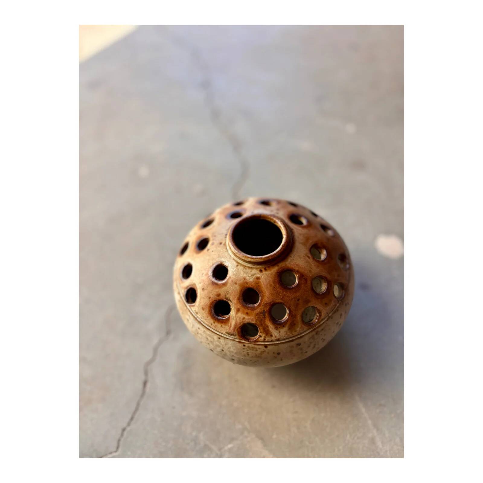 Stoneware flower pots