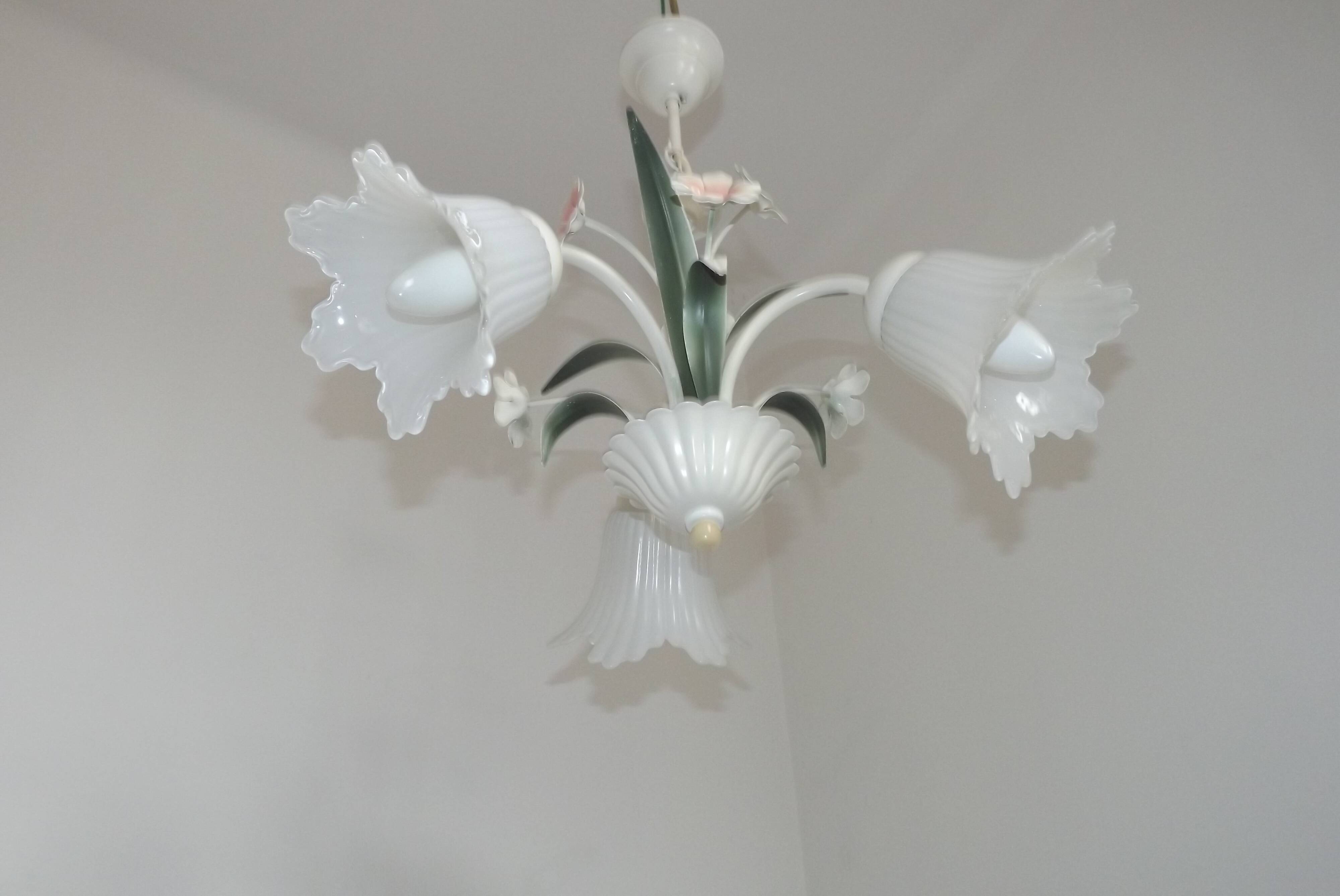 Vintage 3-light chandelier in pink and white metal and glass shaped like flowers, France.