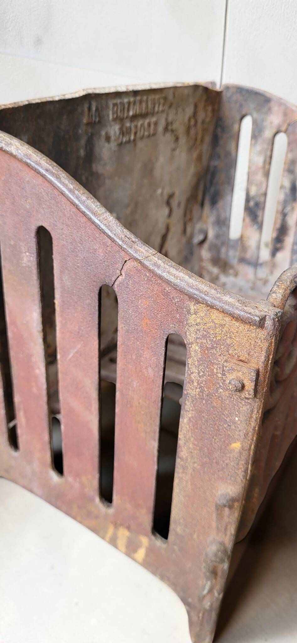 Log holder / Cast iron fire basket
