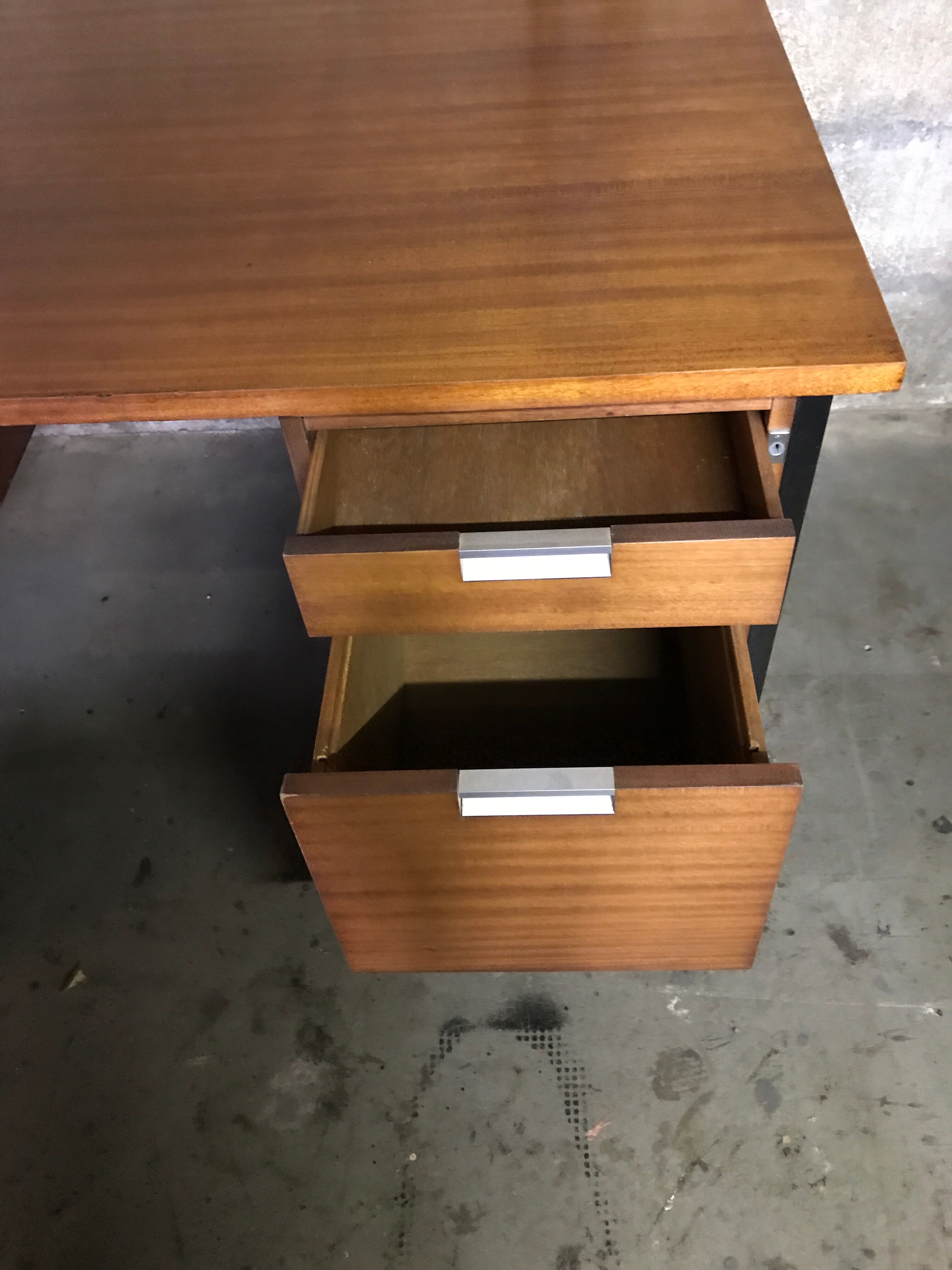 Bureau vintage des années 60