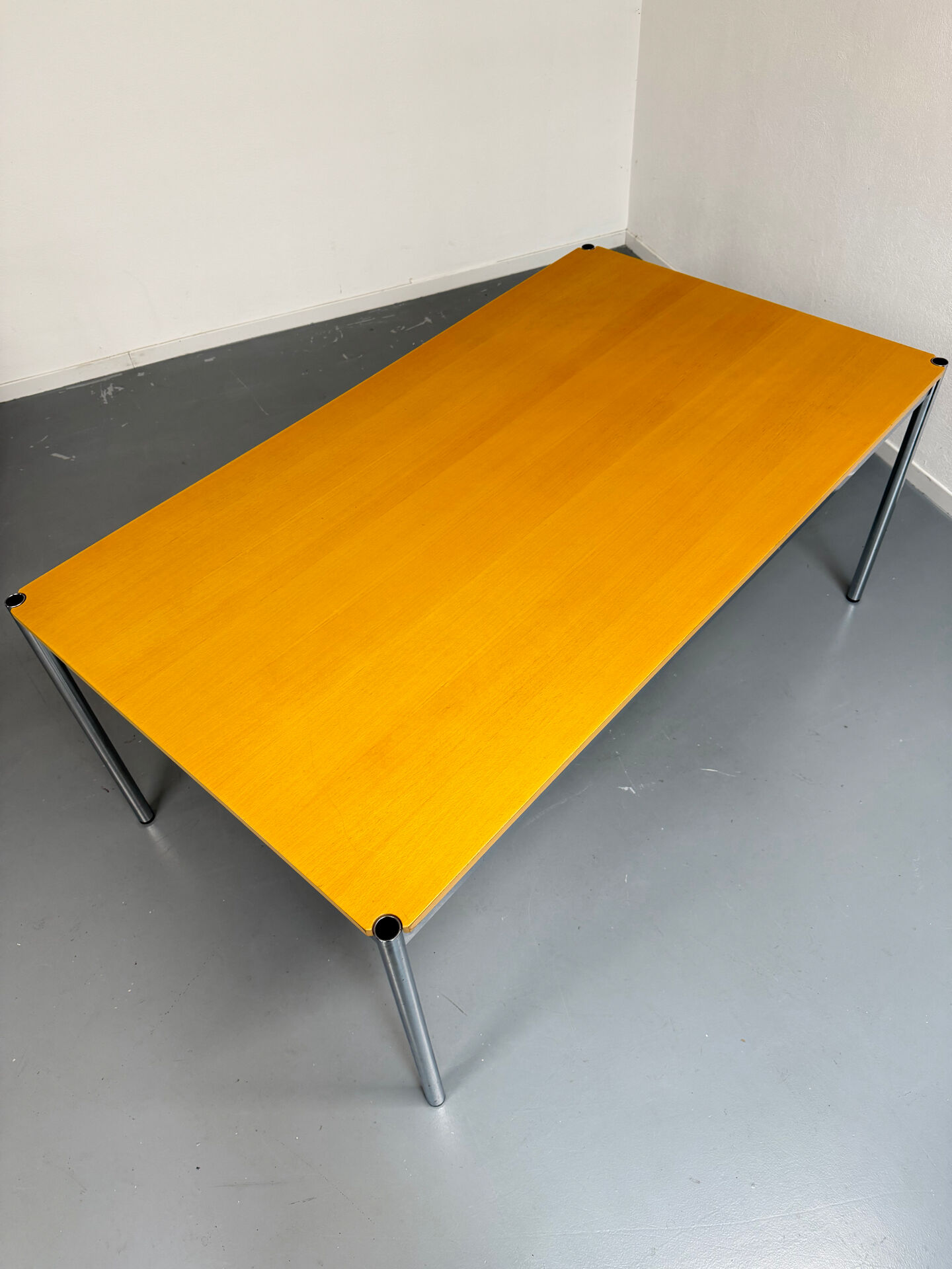 Large table design USM Haller wooden top and chrome structure