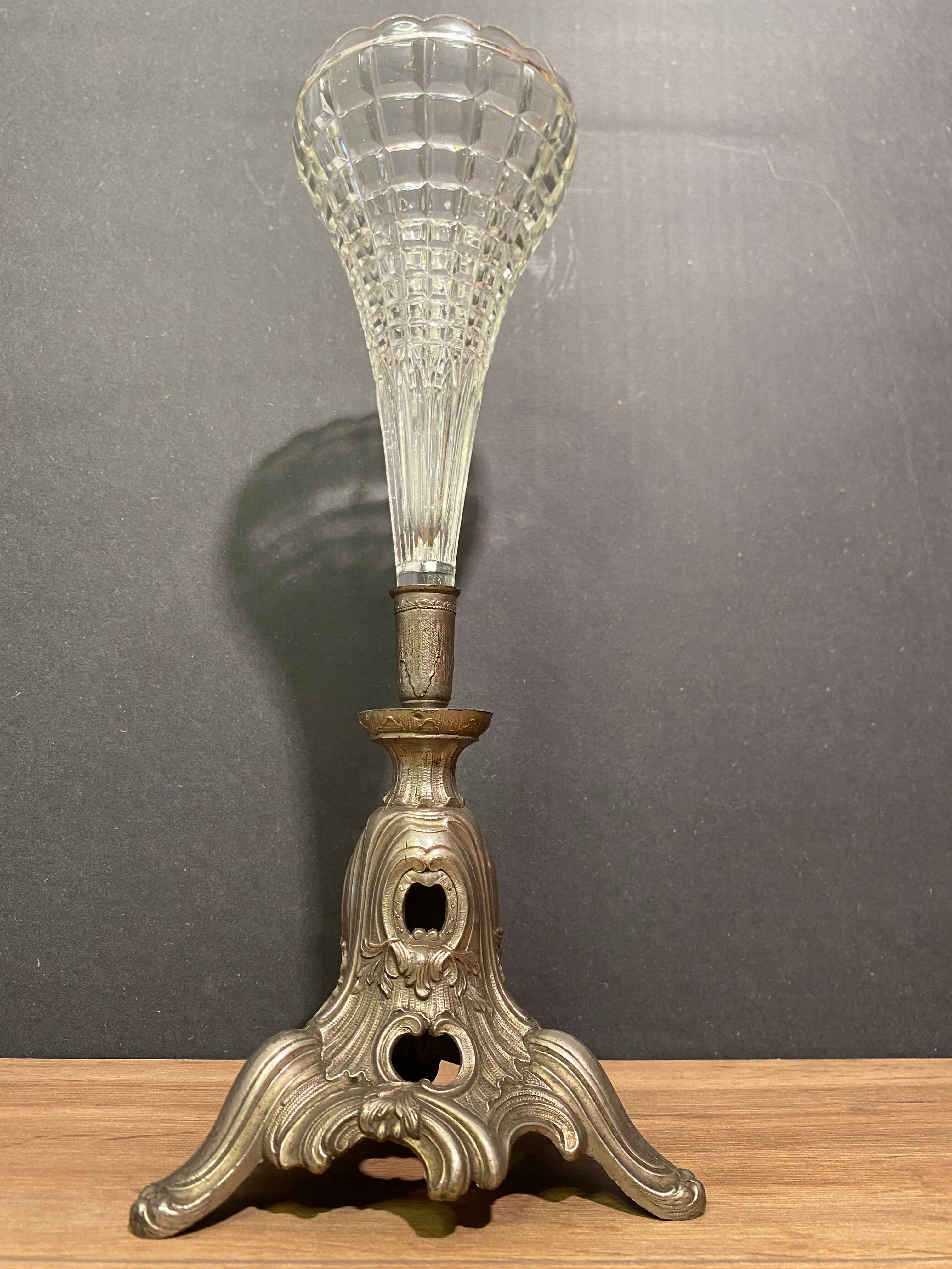 Cone vase, cut crystal bouquet (most certainly Baccarat, Saint Louis ...)