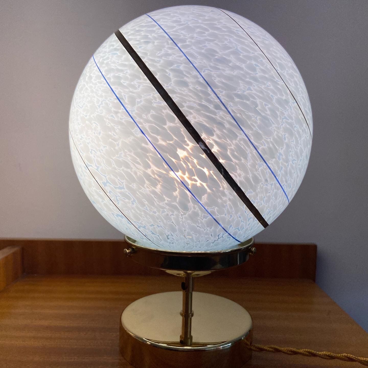 Lampe à poser verre de clichy bleu