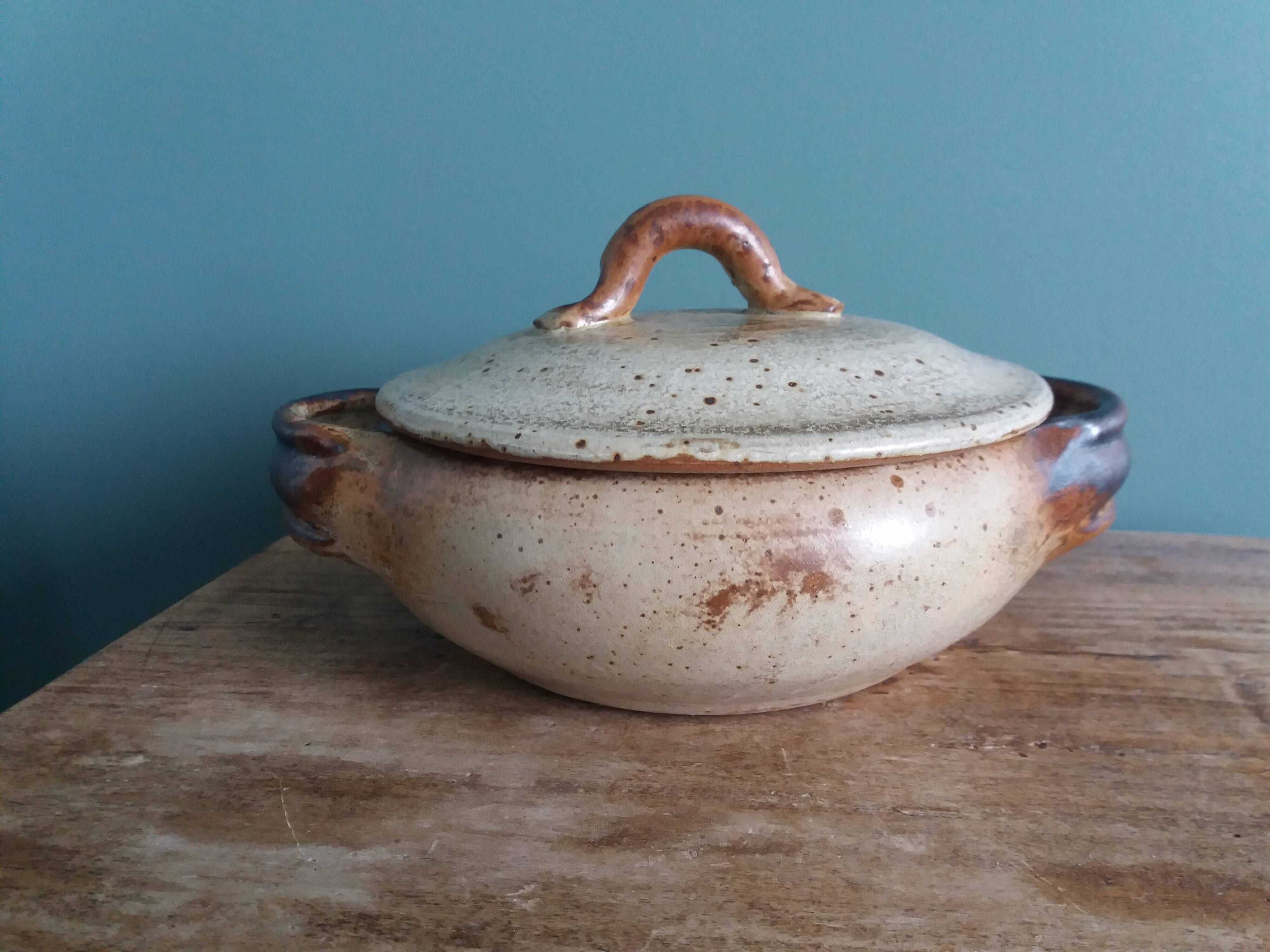 Vegetable tureen in Puisaye sandstone signed Jean-Pierre Prud'homme