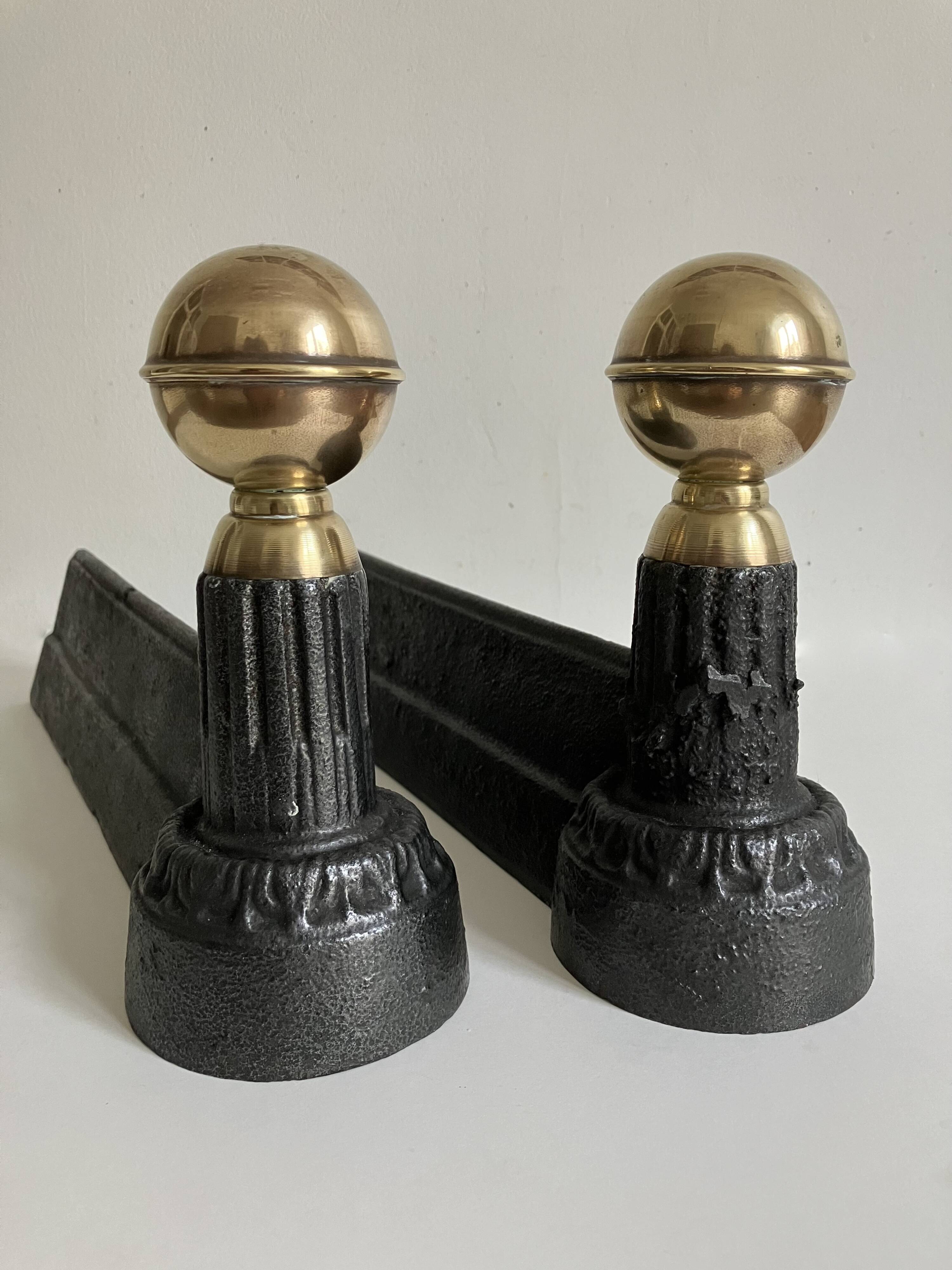 Paire de chenets, accessoires de cheminée