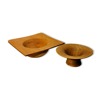 2 flared bowls in square and round wood