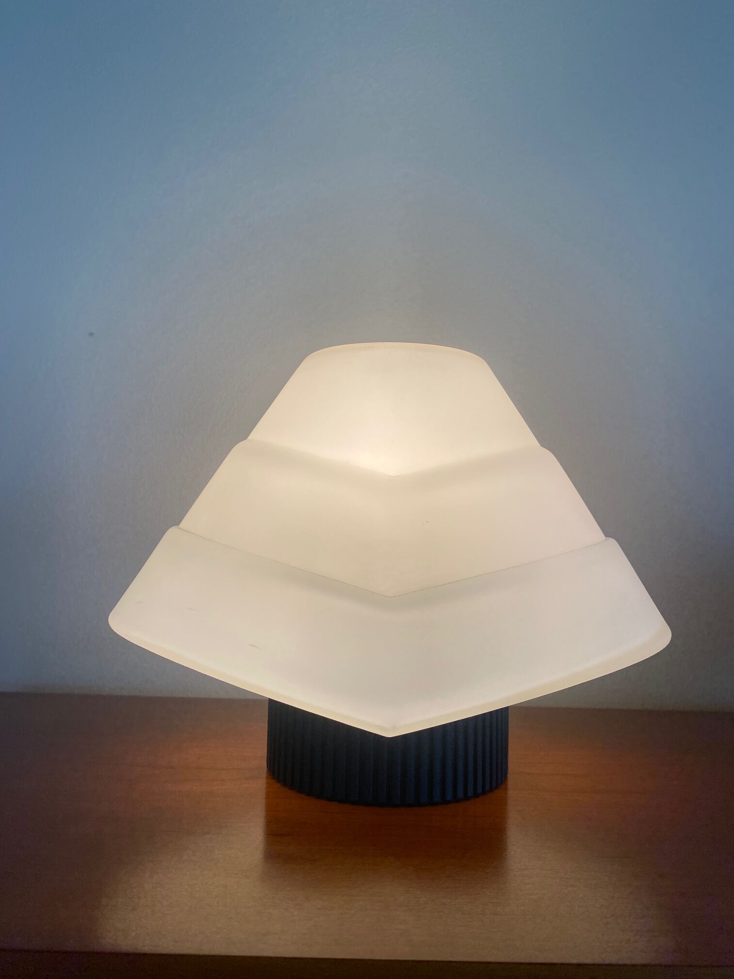 Pair of lamps in opaline glass and metal, 1980