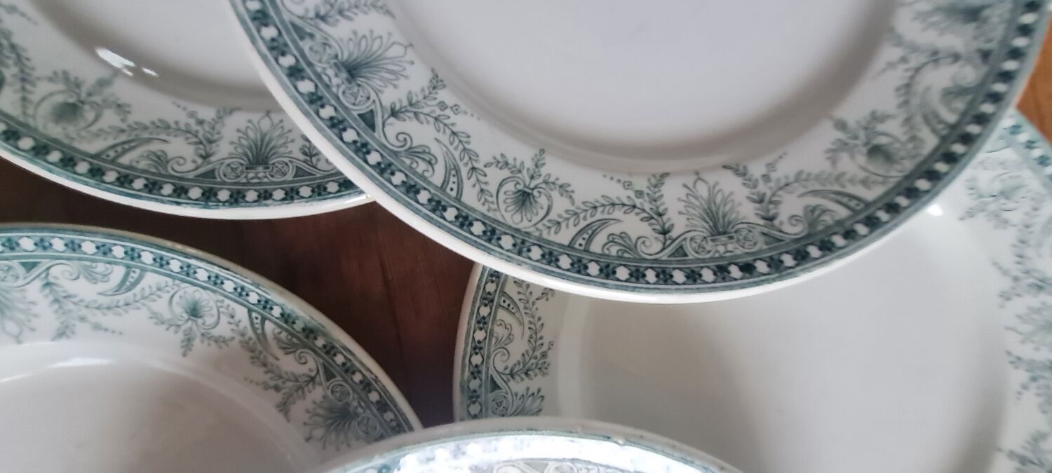 Set of 7 Terre de fer plates