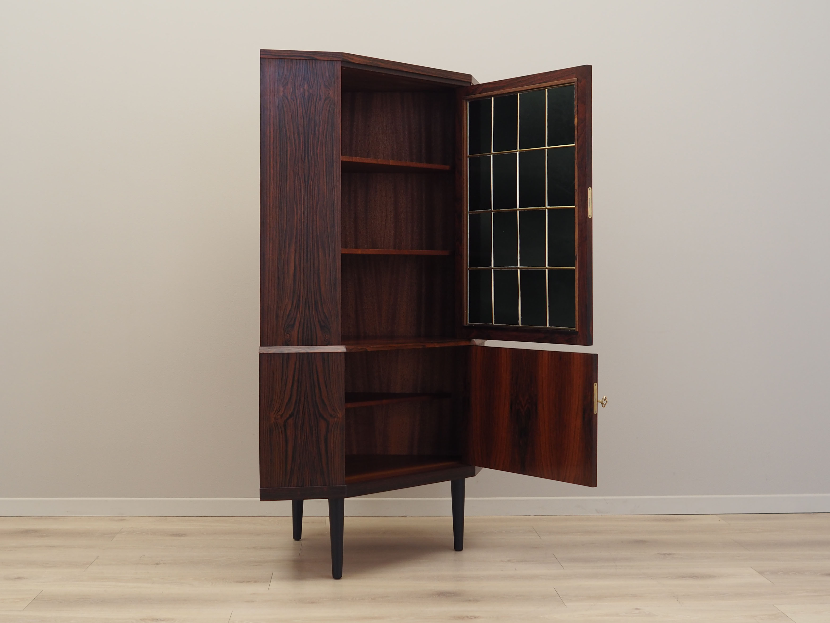 Armoire d’angle en palissandre, design danois, années 1970, production: Danemark