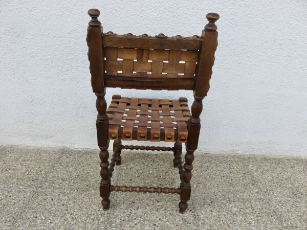 Chaise espagnole en chêne et bandes de cuir épais couleur cognac, années 40