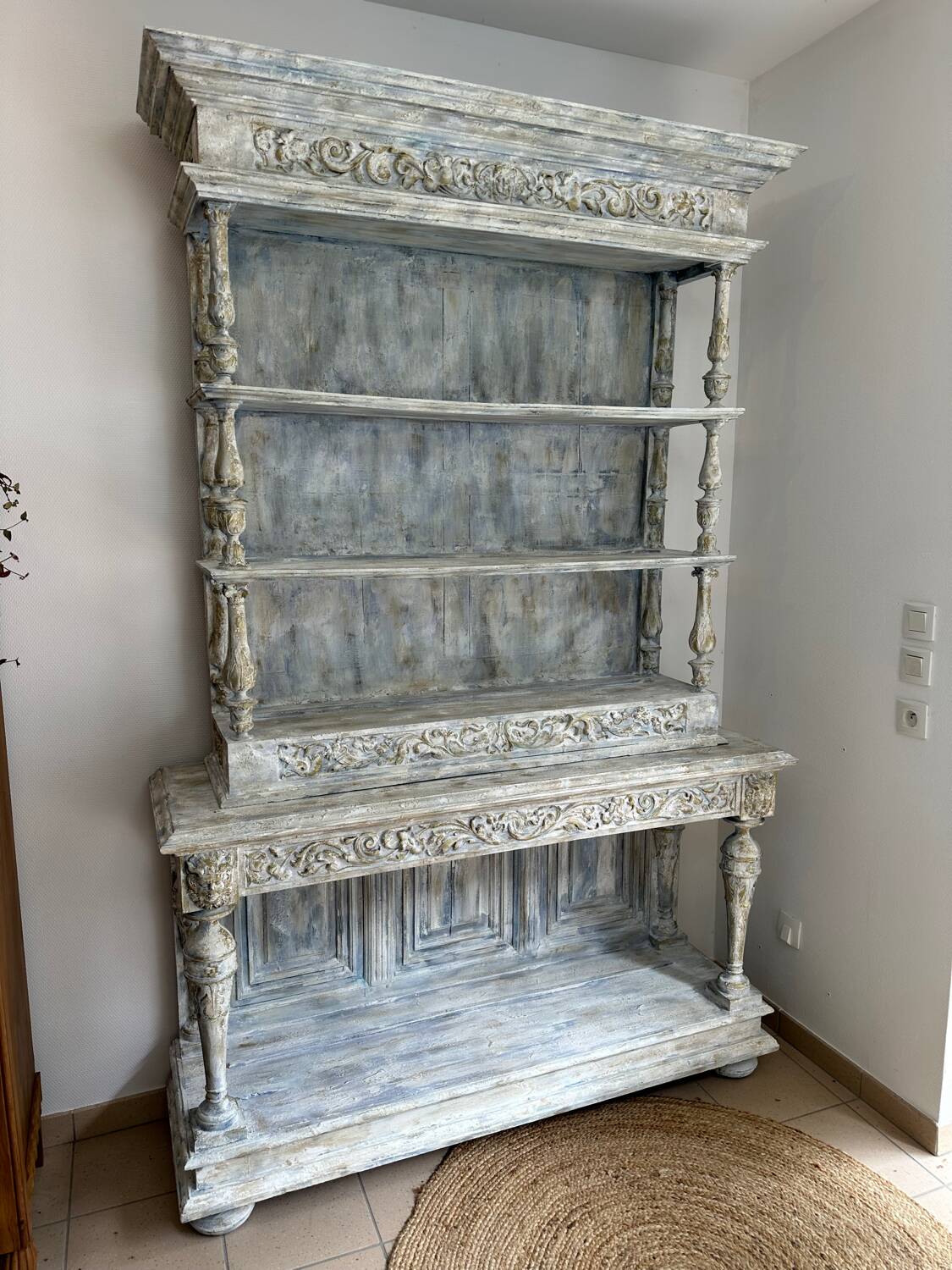 Walnut dresser, 19th century.