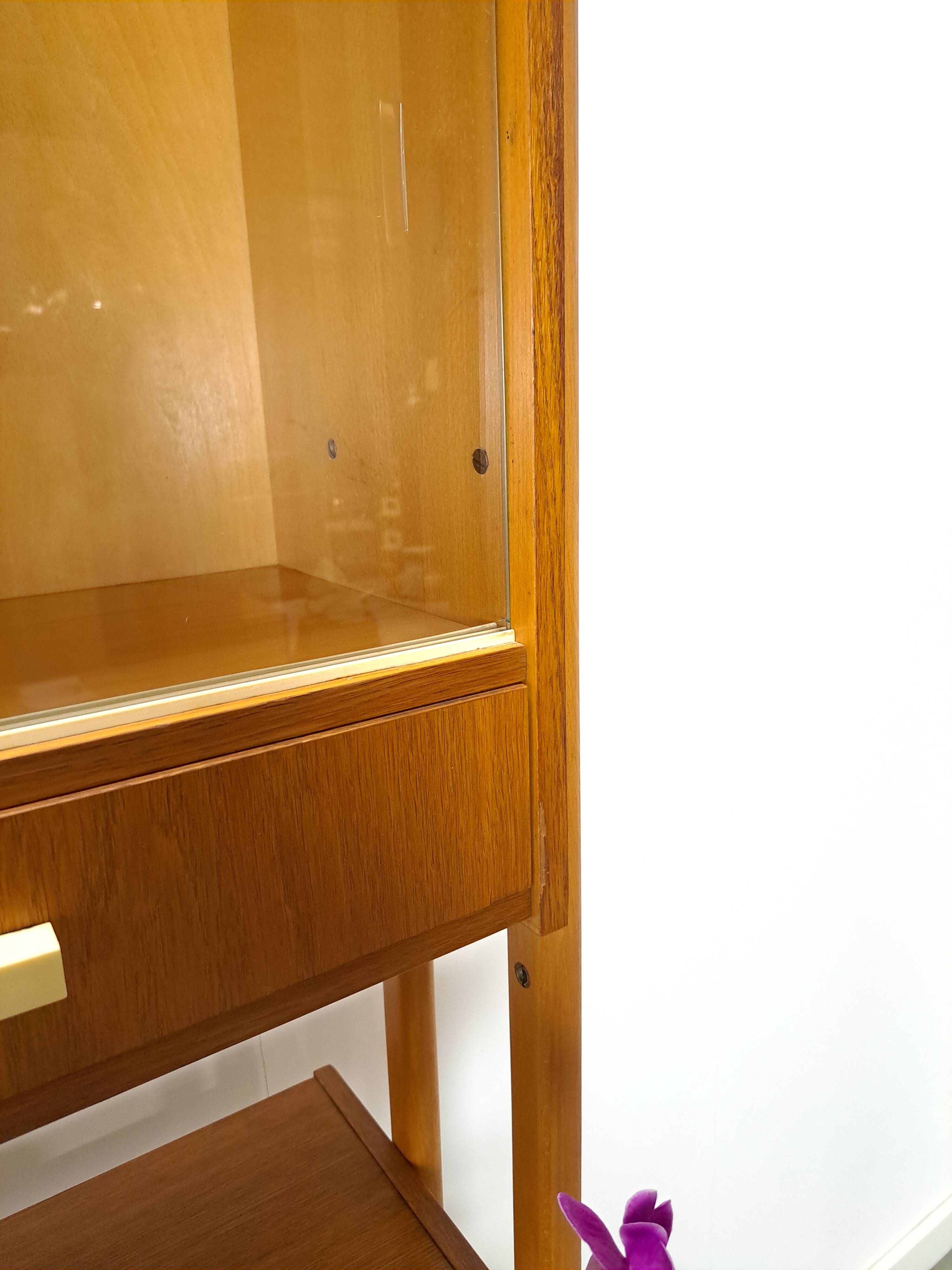 Design Frantisek Jirak vitrinekast met lades