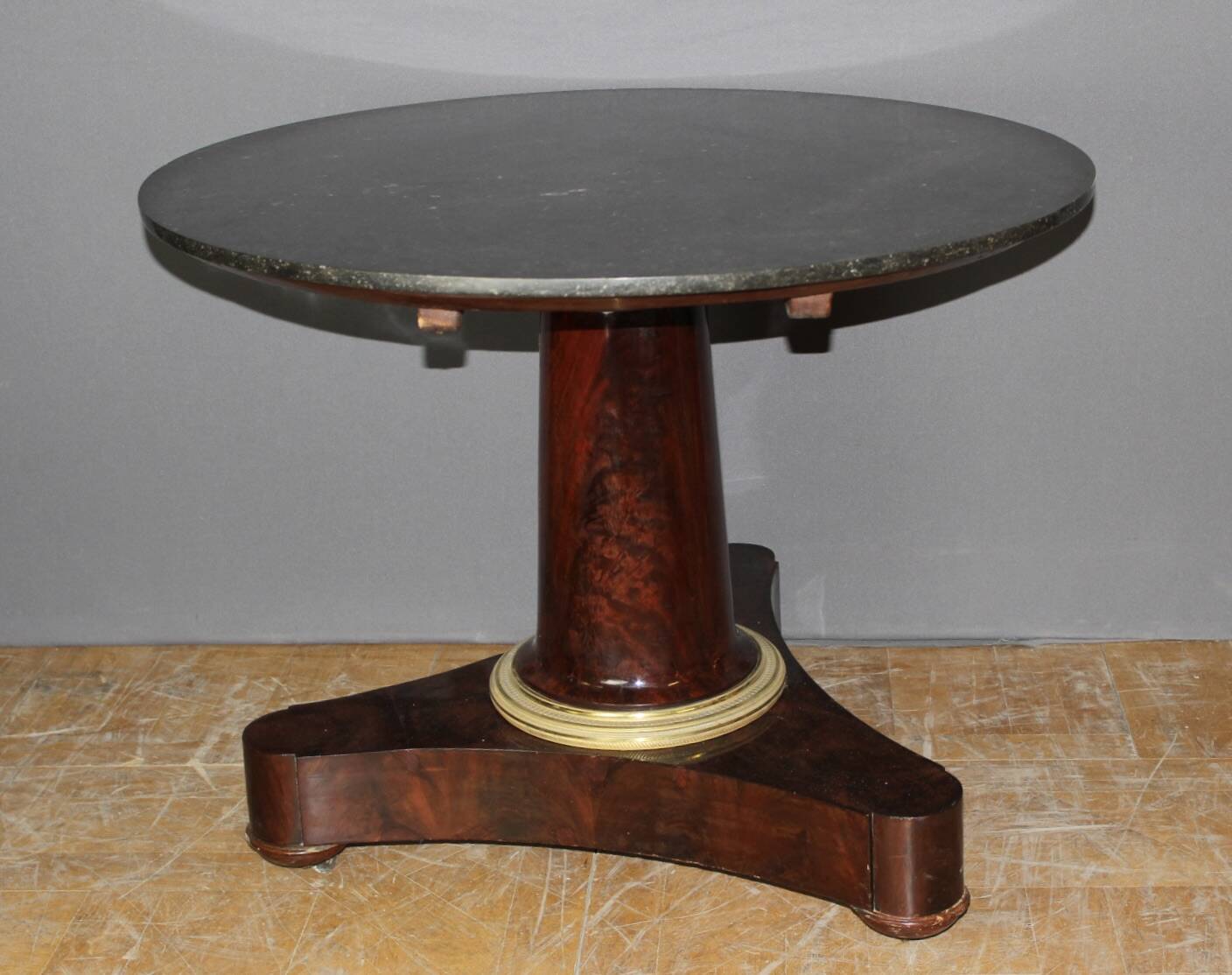 Guéridon d'époque Empire en acajou et bronze doré XIX