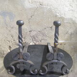Paire de chenets en fer forgé