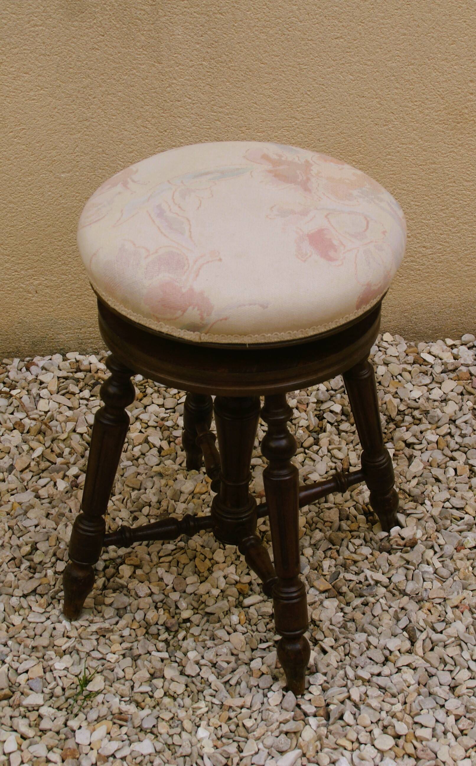 Napoleon III adjustable piano stool