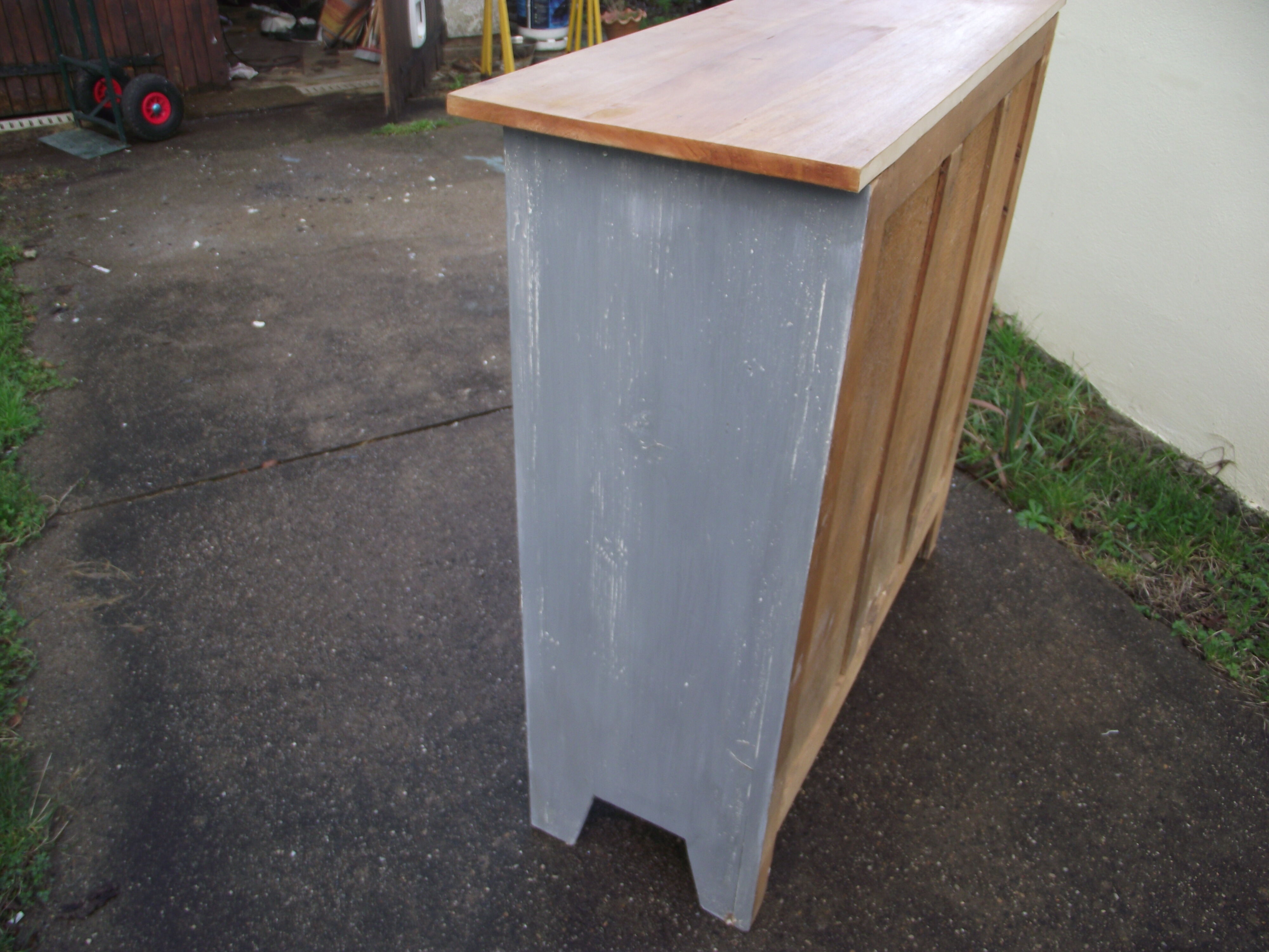 Skated Parisian buffet