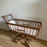 Ancien landeau en bois vintage pour enfant