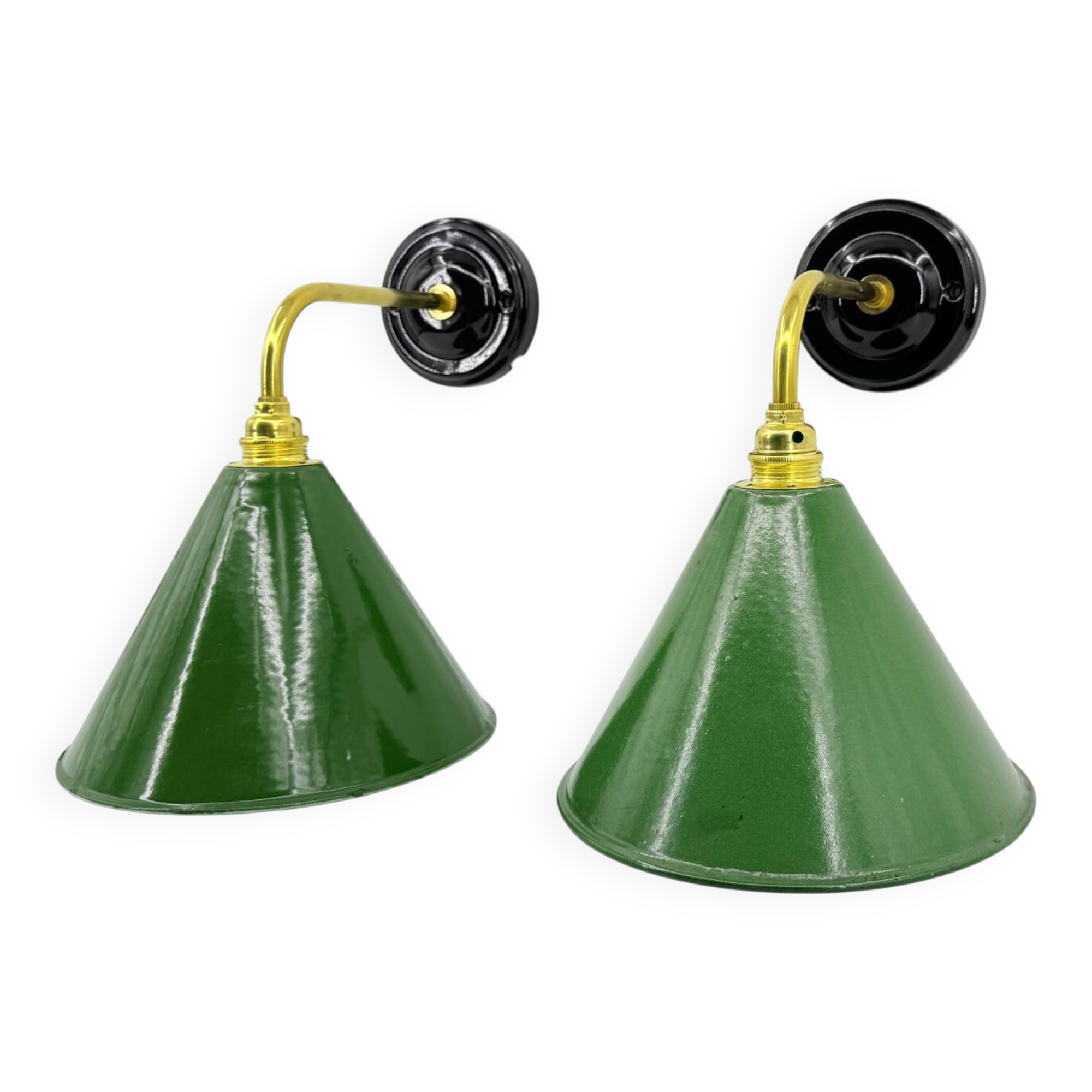 Enamelled sheet metal wall lights
