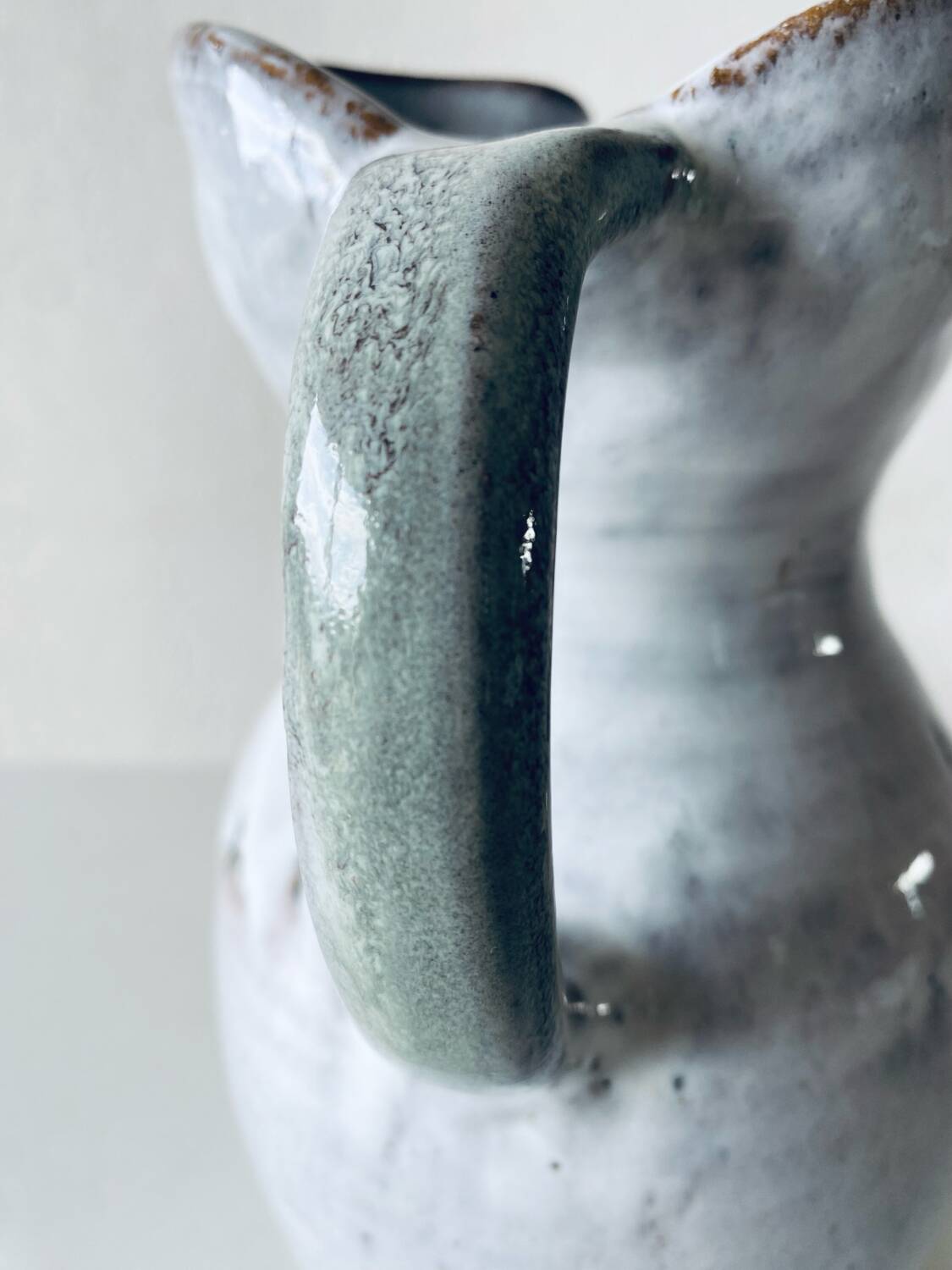 Large pitcher in Black Valley sandstone