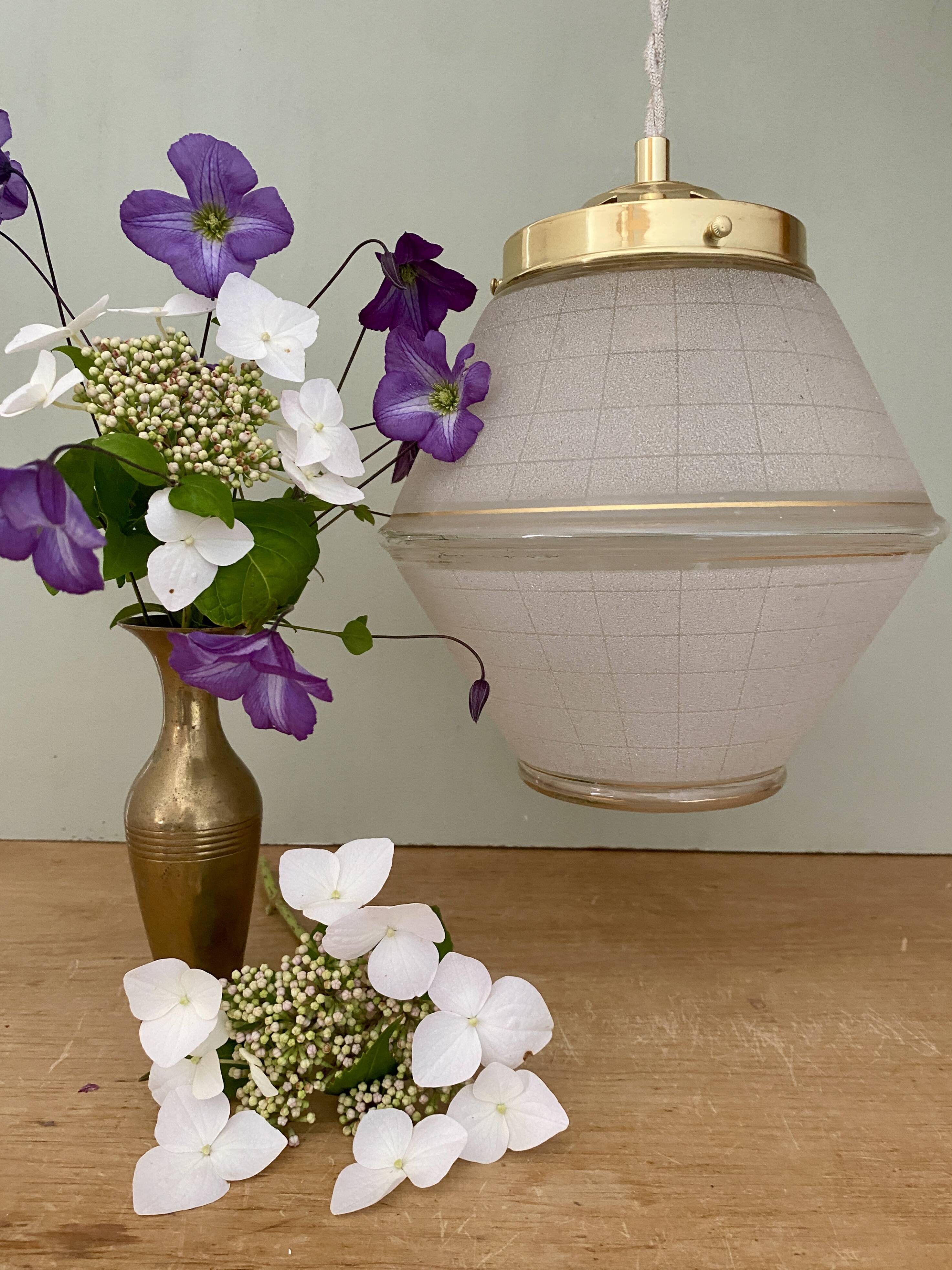 Vintage art deco globe pendant light in granite glass and gold