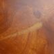 Table basse moderniste années 50 placage loupe d'orme