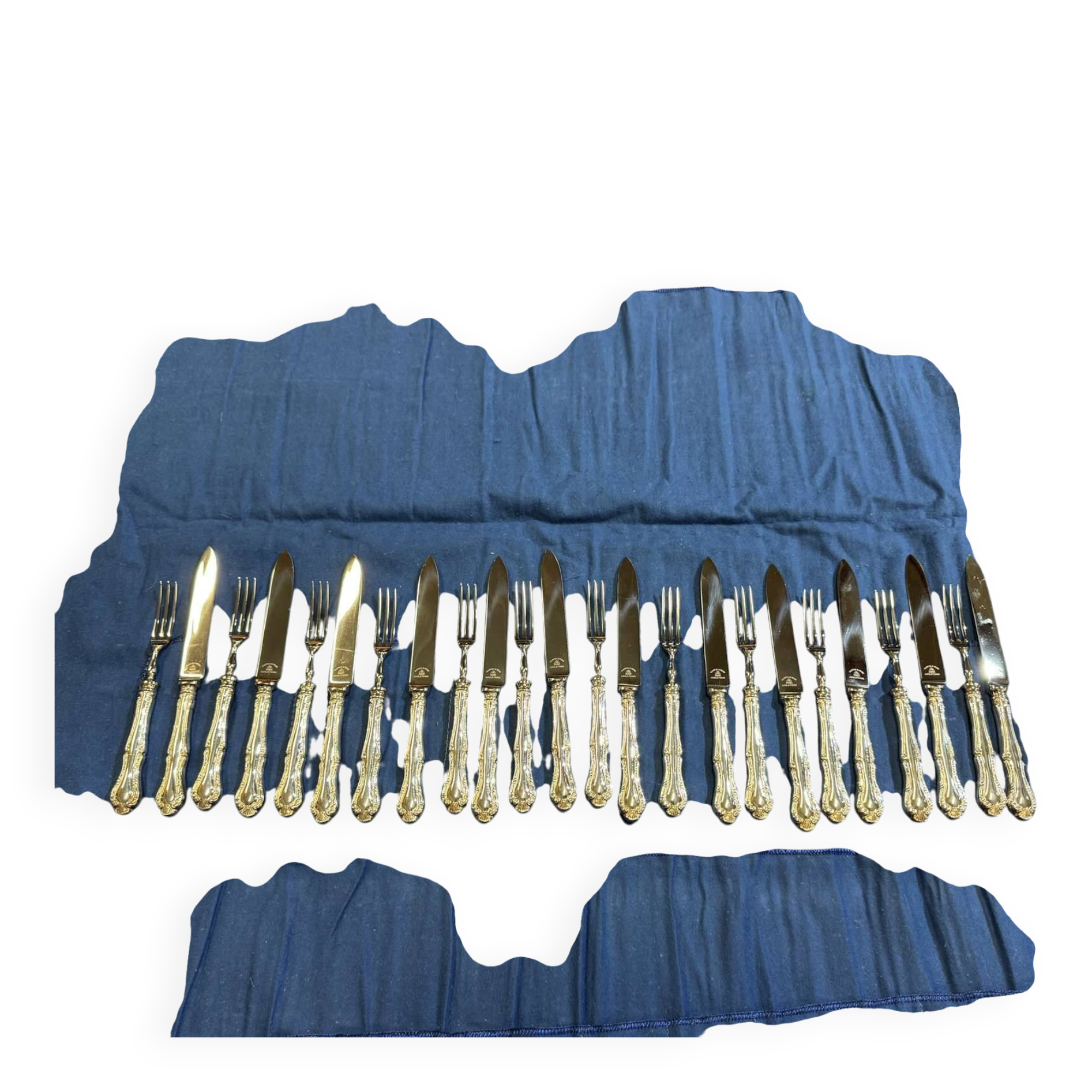 Service of 12 fruit knives and 12 forks by Mappin and Webb.