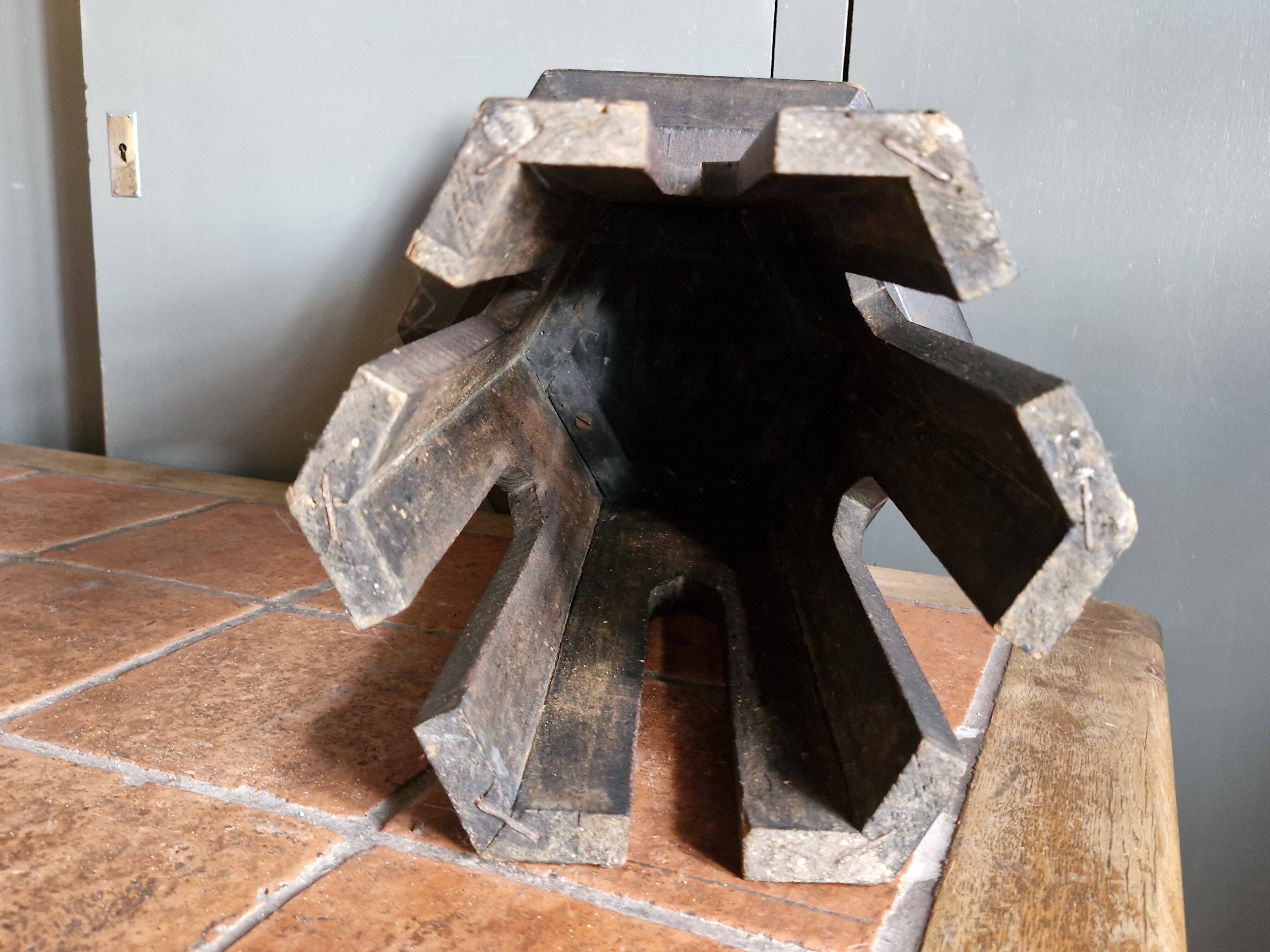 Antique octagonal table with mother-of-pearl inlays - Syria or Egypt