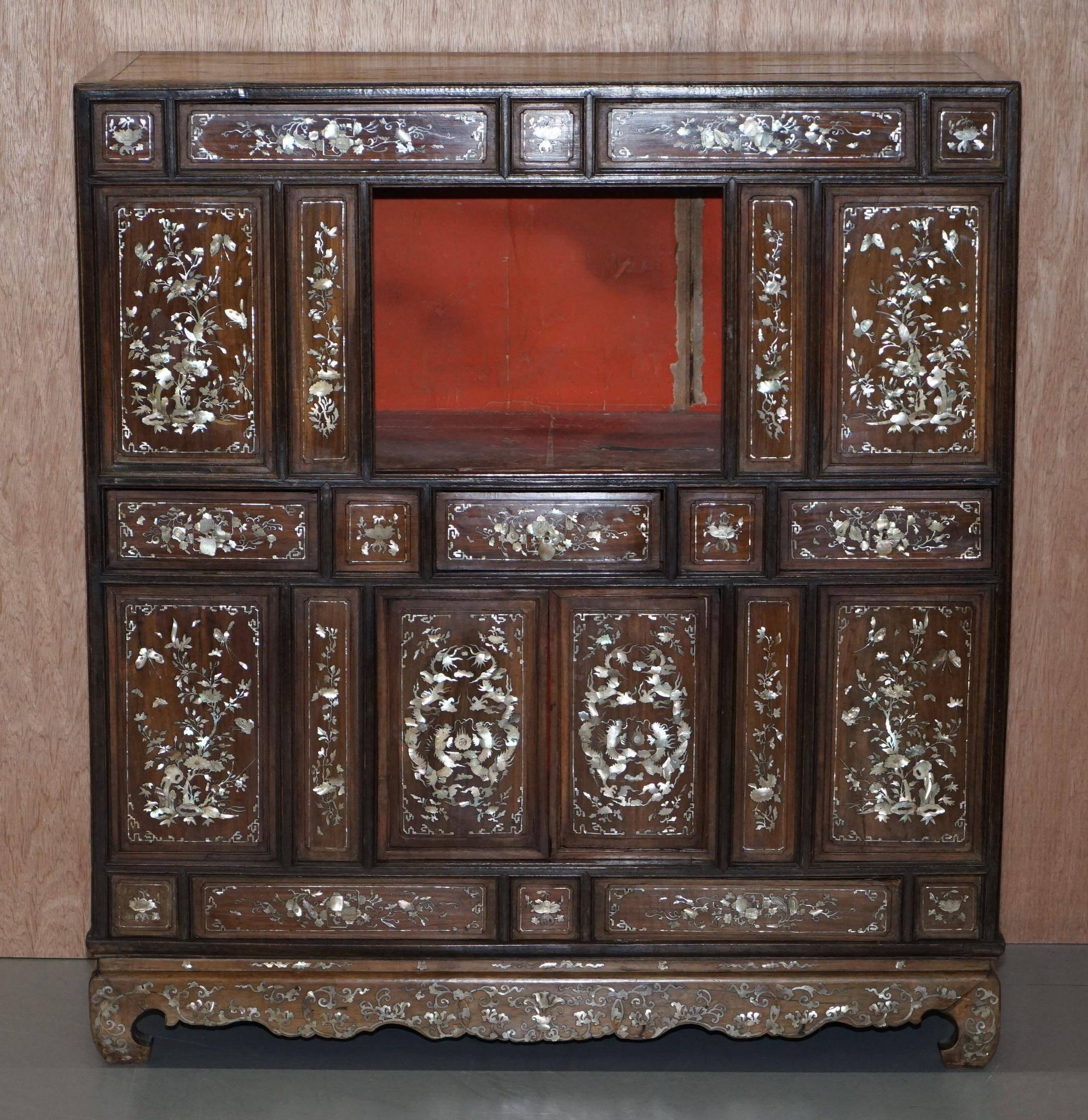 19th-century Chinese cabinet inlaid with mother-of-pearl