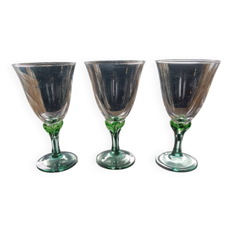 3 verres à pied