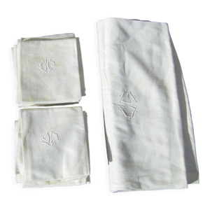 nappe et ses douze serviettes