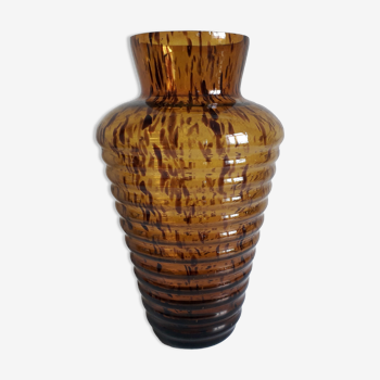 Vase en verre ambré vintage