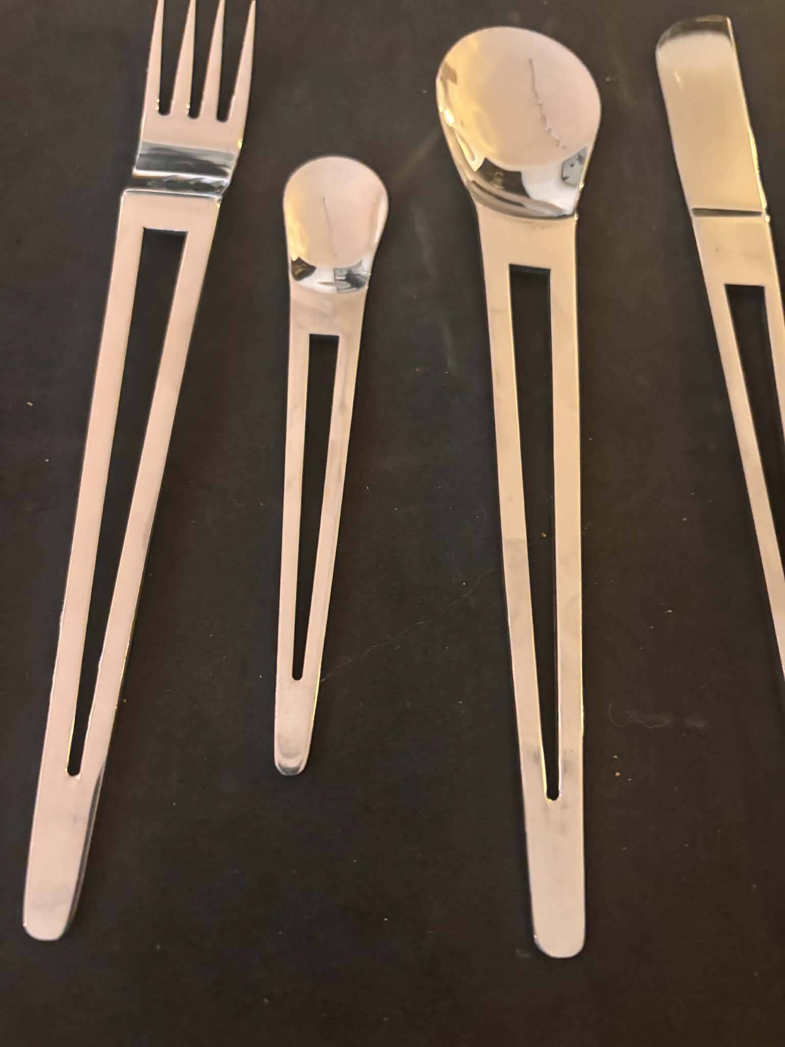 Ménagère 12 personnes acier