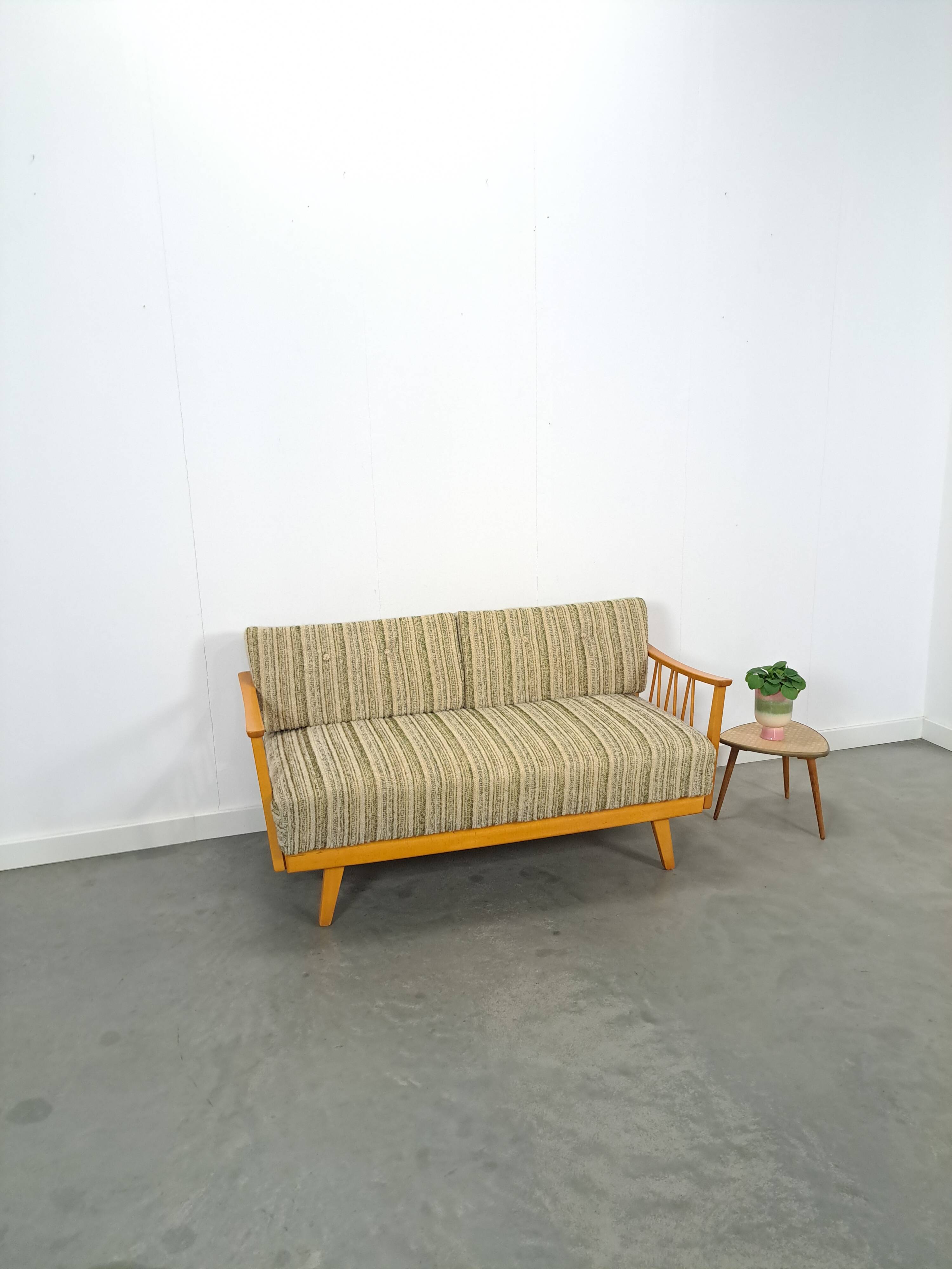 Uitschuifbare slaapbank met kussens, zitbank