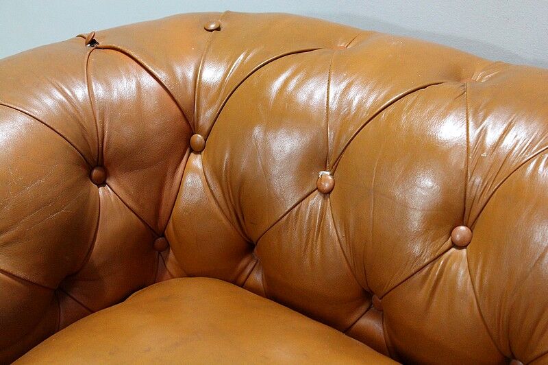 Chesterfield padded leather sofa - late 19th century