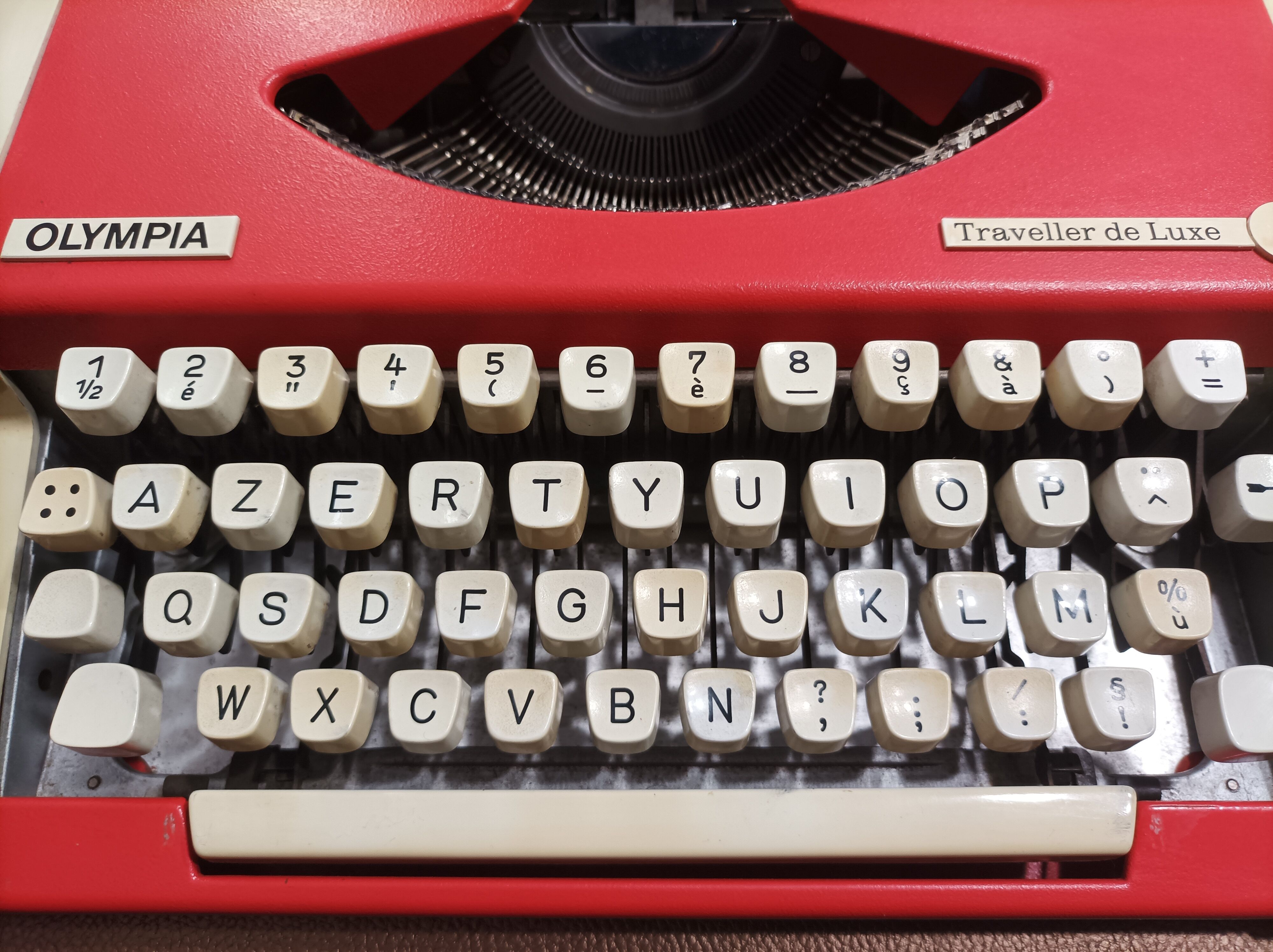 Olympia Traveller Deluxe Typewriter Vermilion Red (rare)