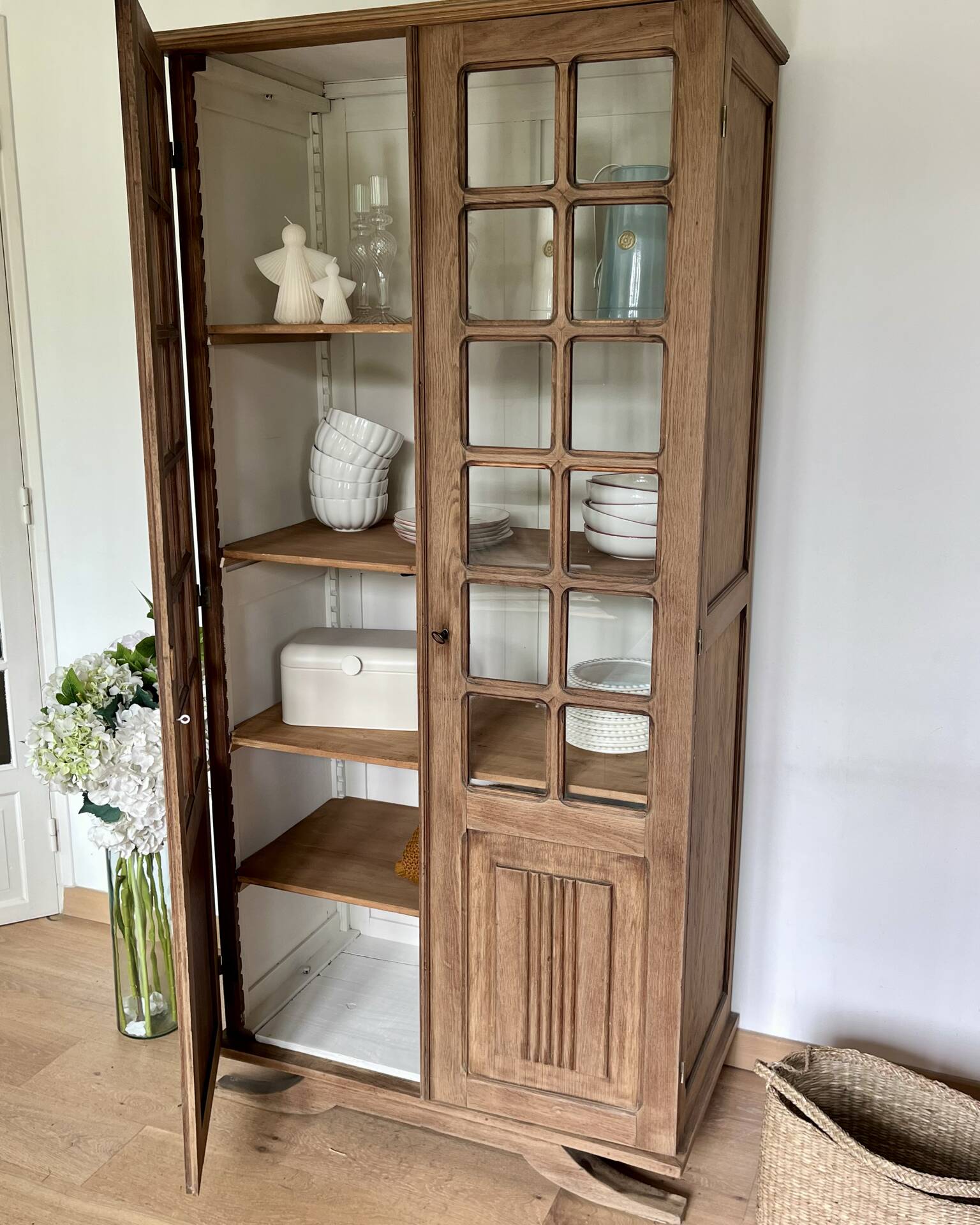 Renovated display cabinet library