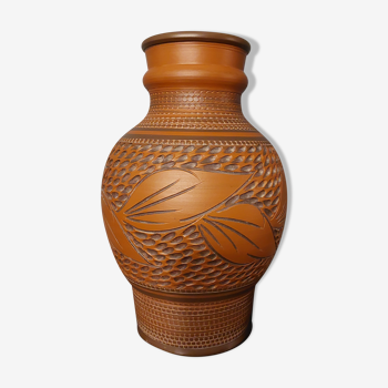 Large sculpting vase