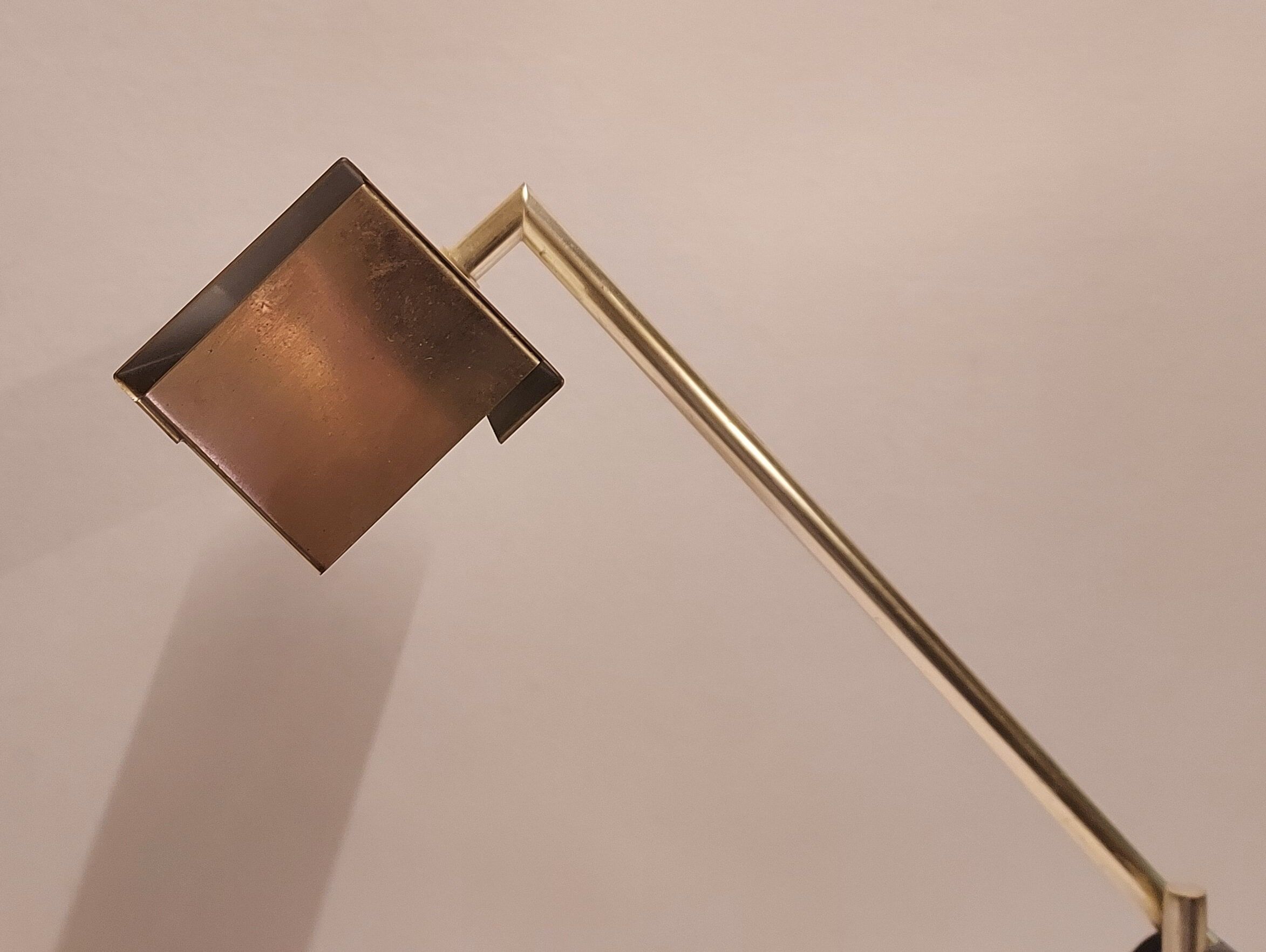 Desk light adjustable