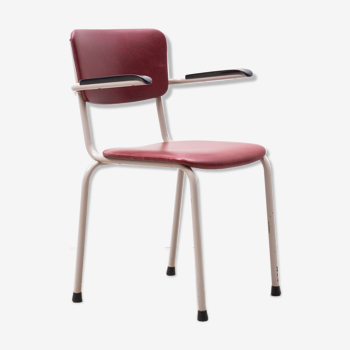 Chair with armrests in burgundy imitation leather