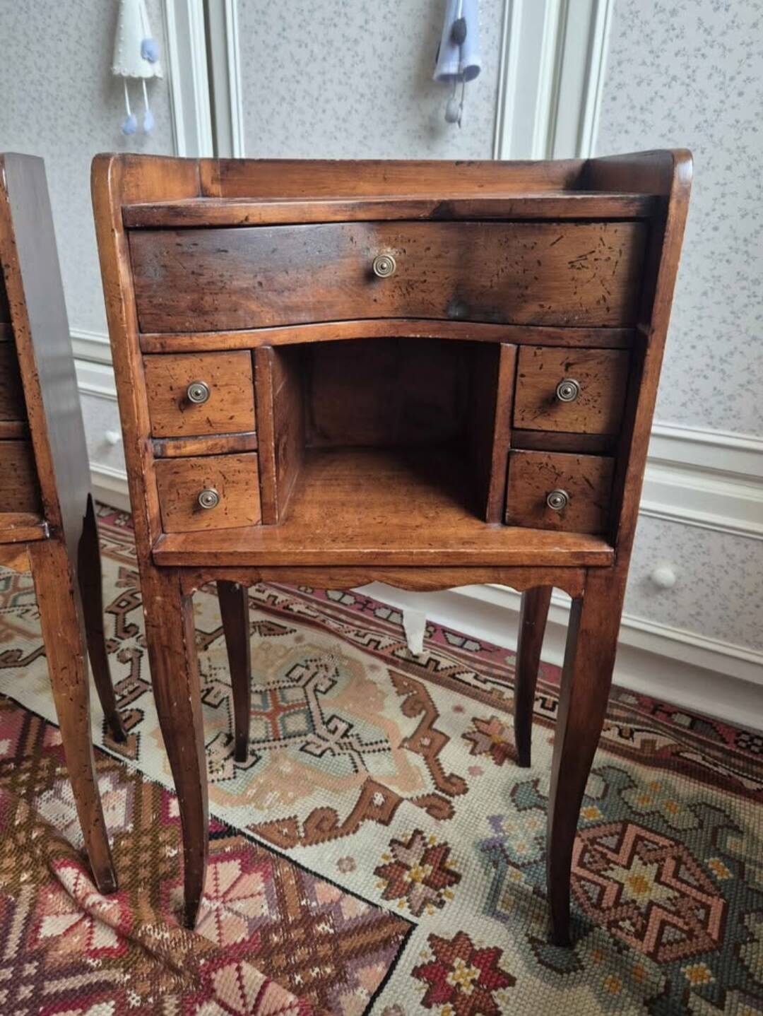 Paire de Chevets Louis XV en Bois Massif - Style  & Charme